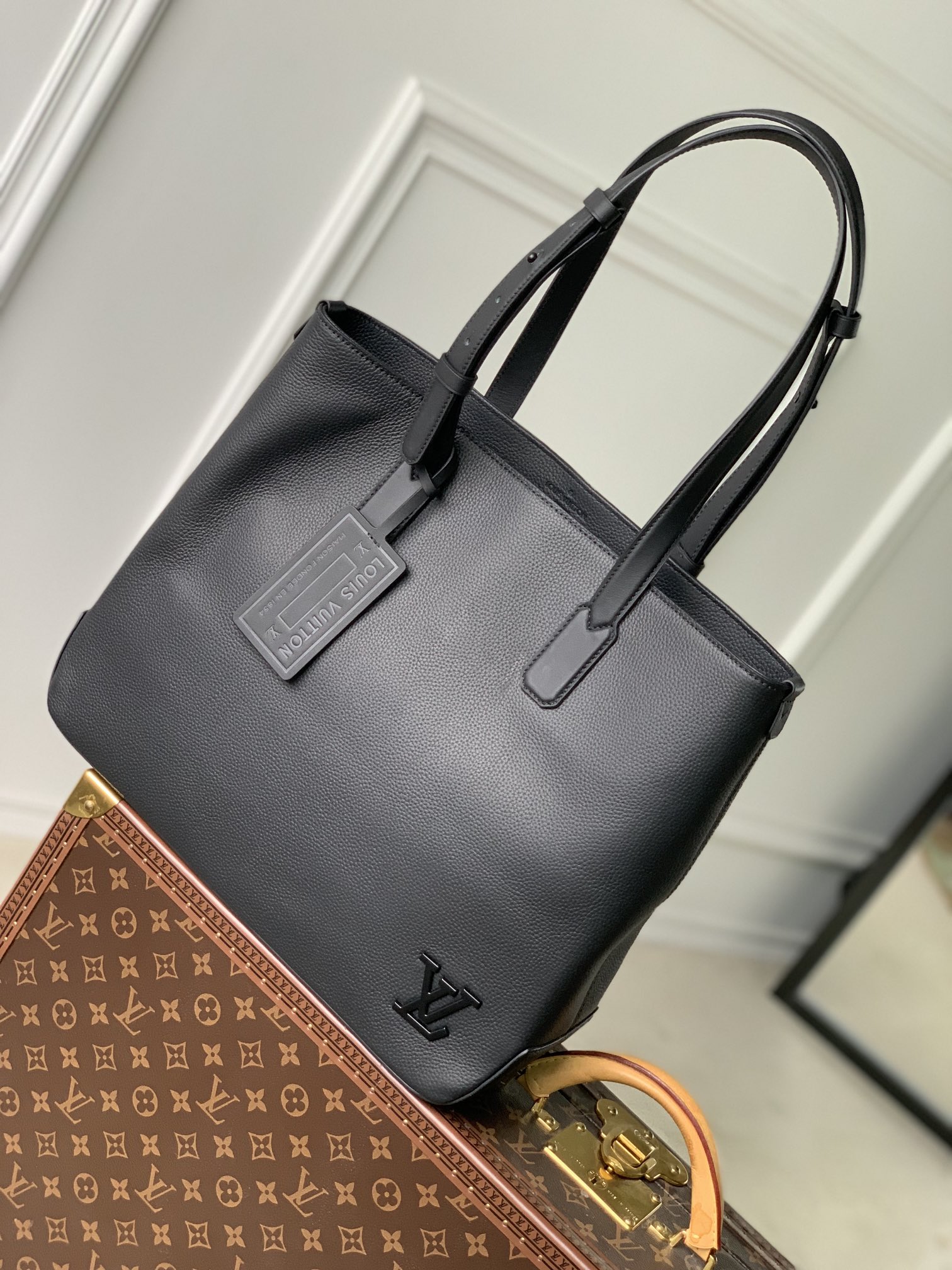 Louis_Vuitton_Tote_Aerog