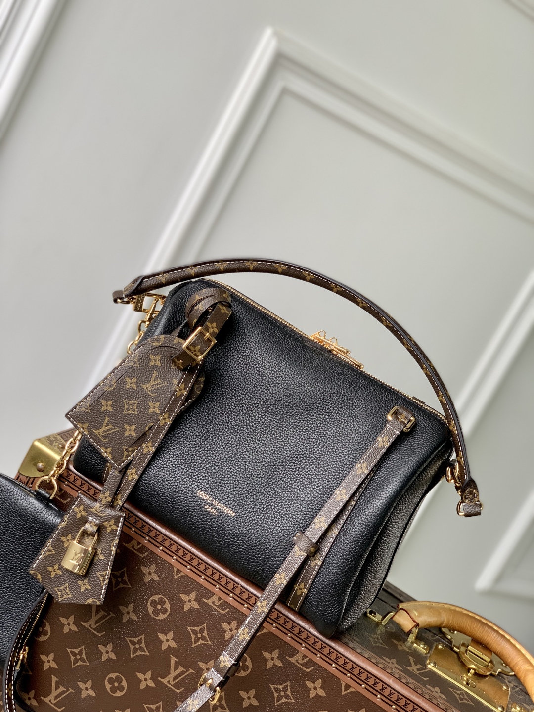 Louis_Vuitton_M13667_Top
