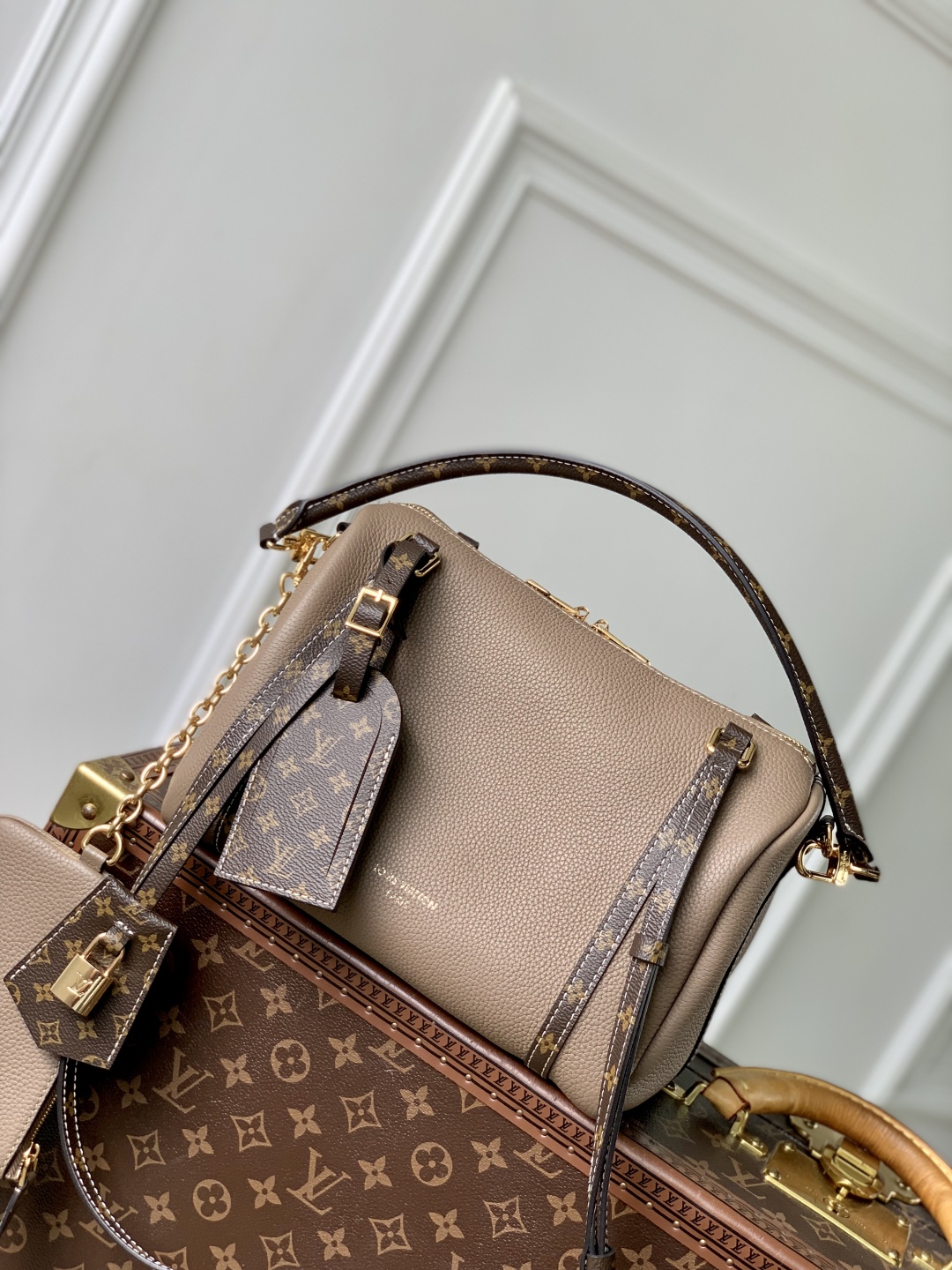 Louis_Vuitton_M13667_Top