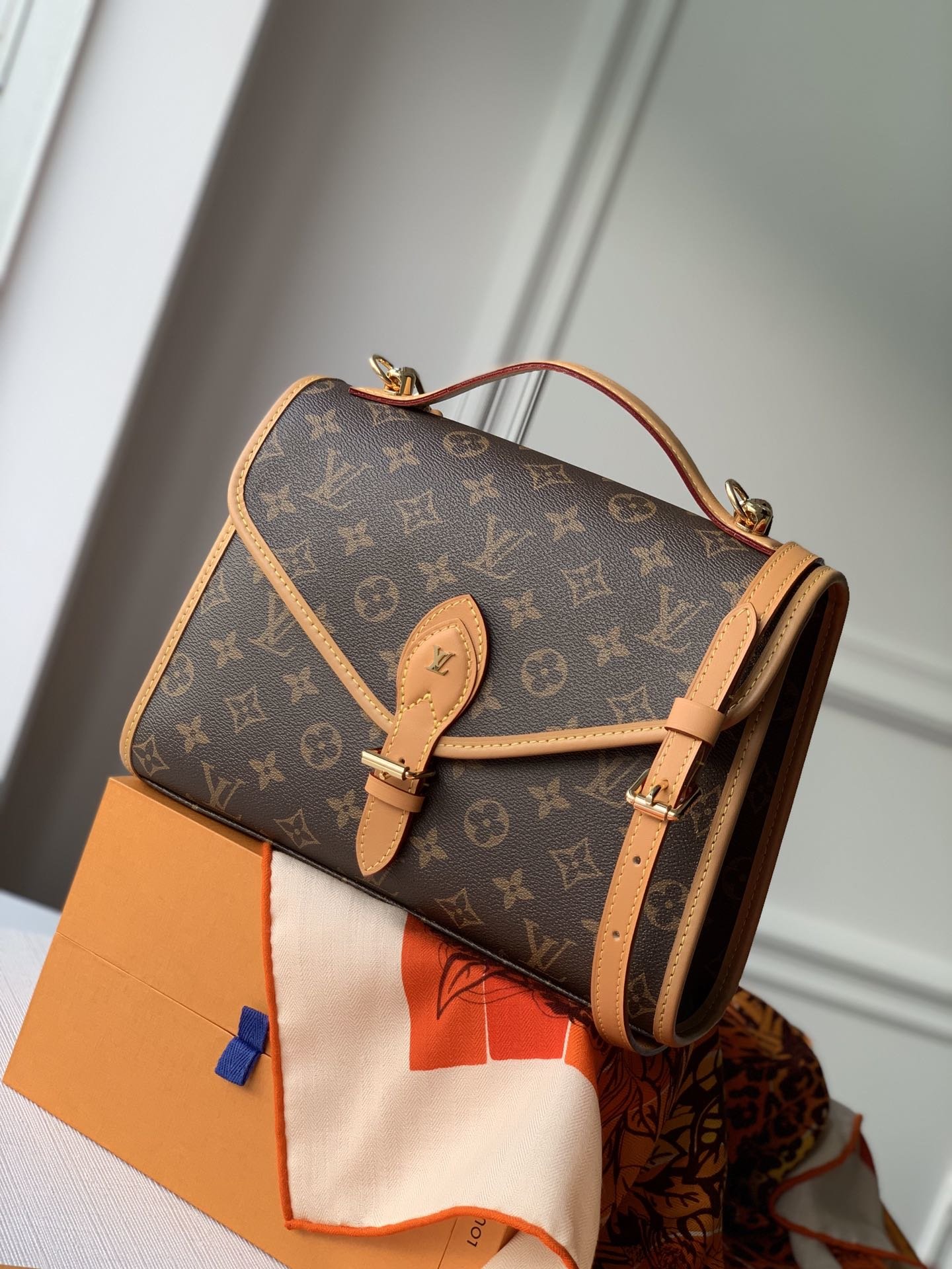 Louis_Vuitton_Handlebag_