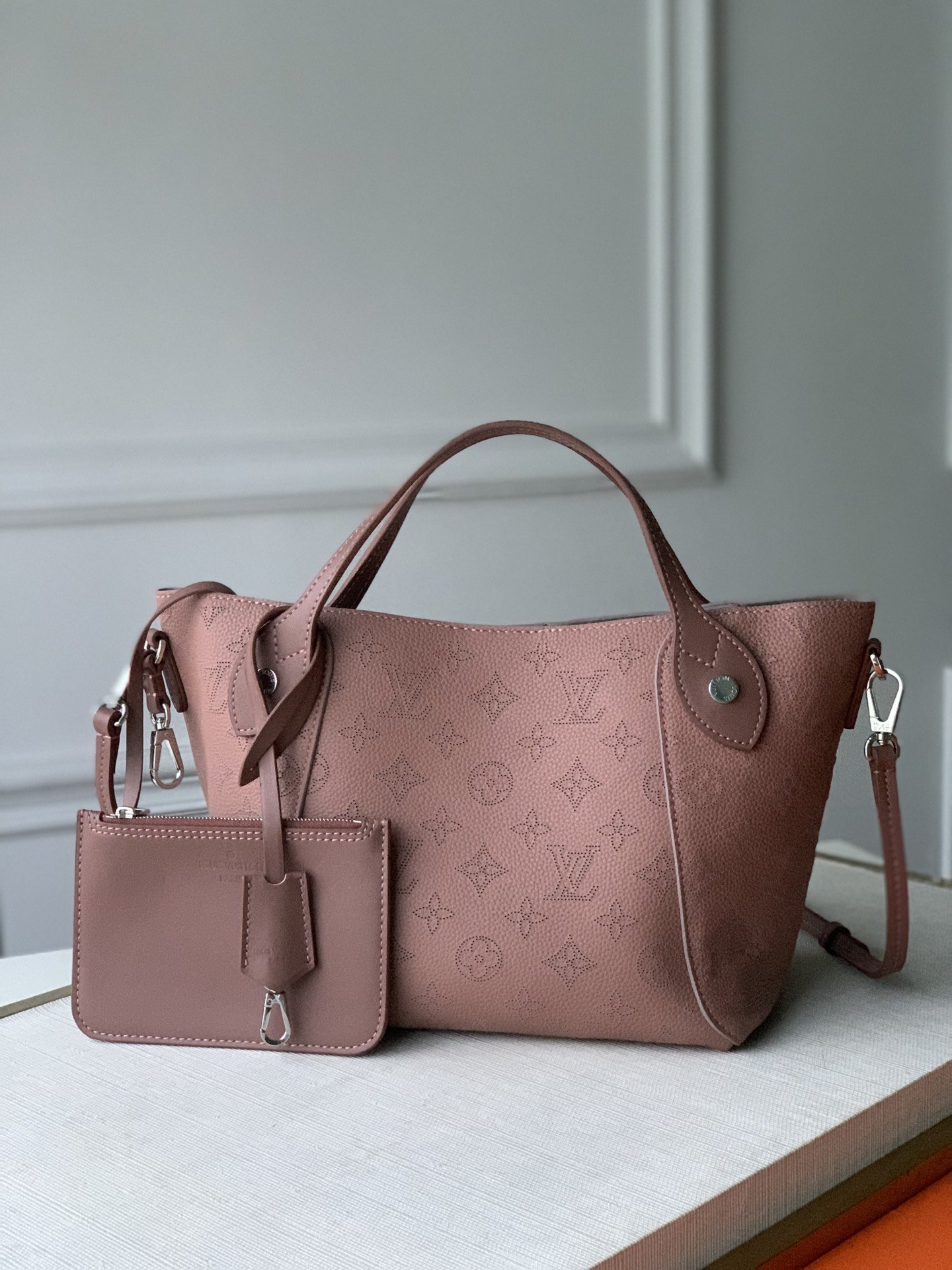 Louis_Vuitton_Hina_Handb