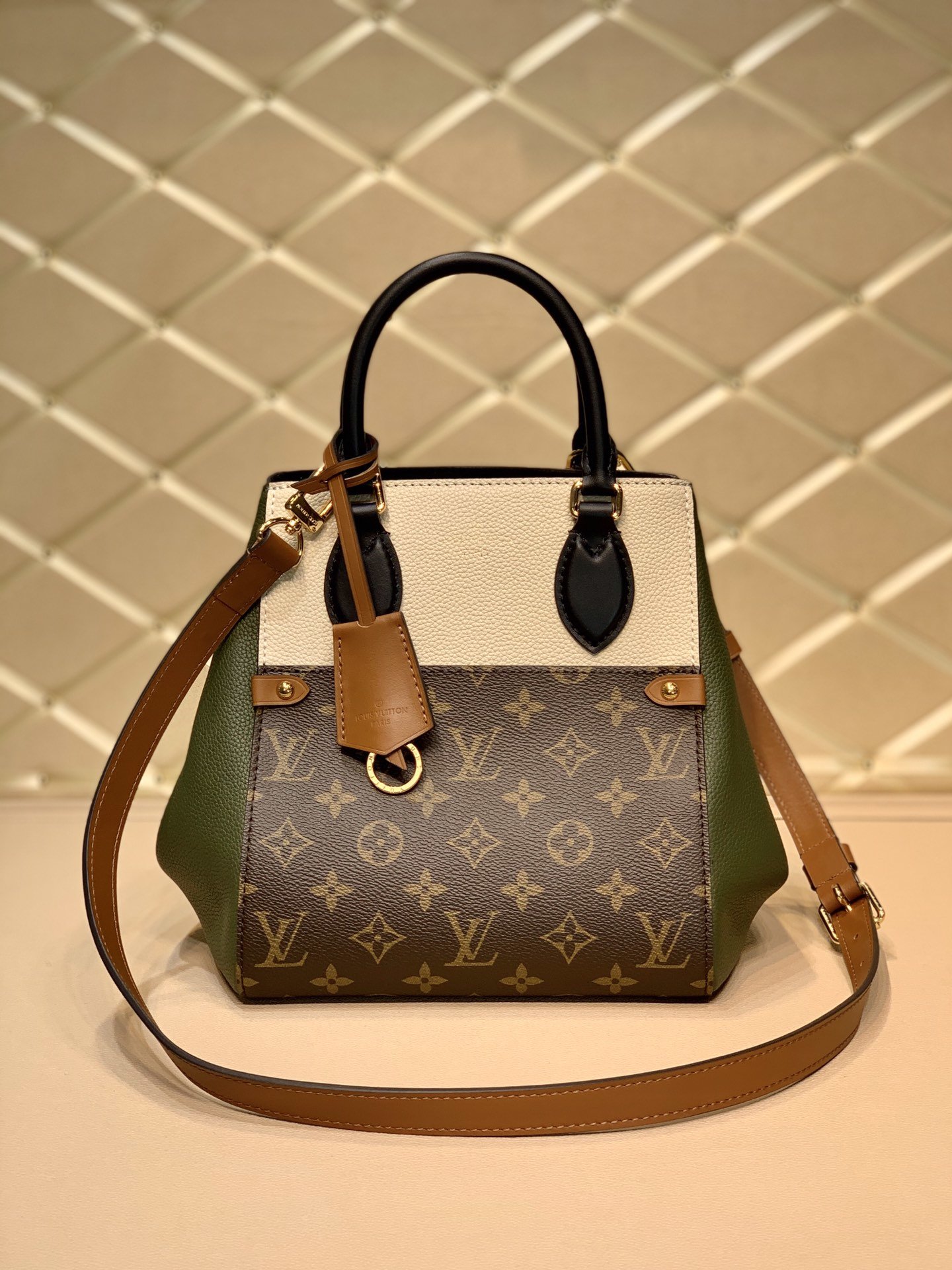 Louis_Vuitton_Fold_Tote_