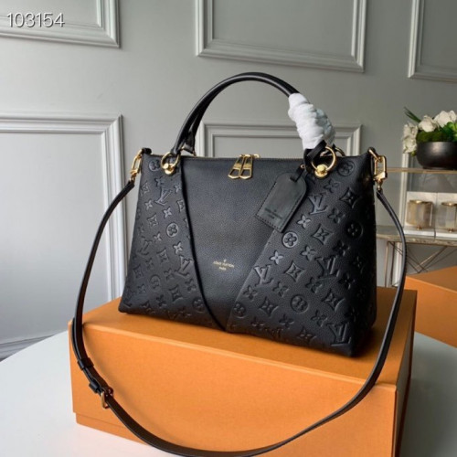 Louis_Vuitton_V_Tote-36_