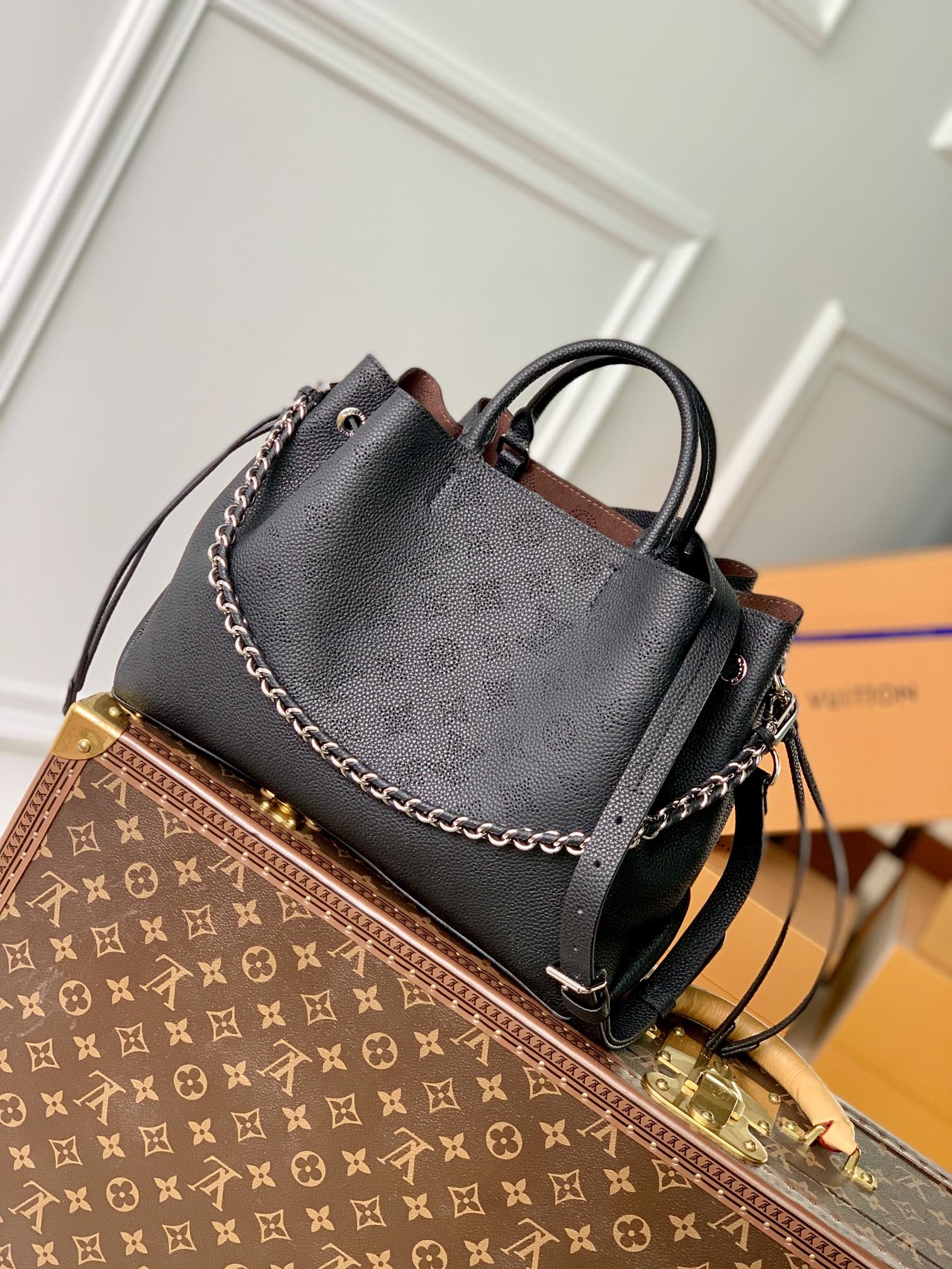 Louis_Vuitton_Bella_Tote