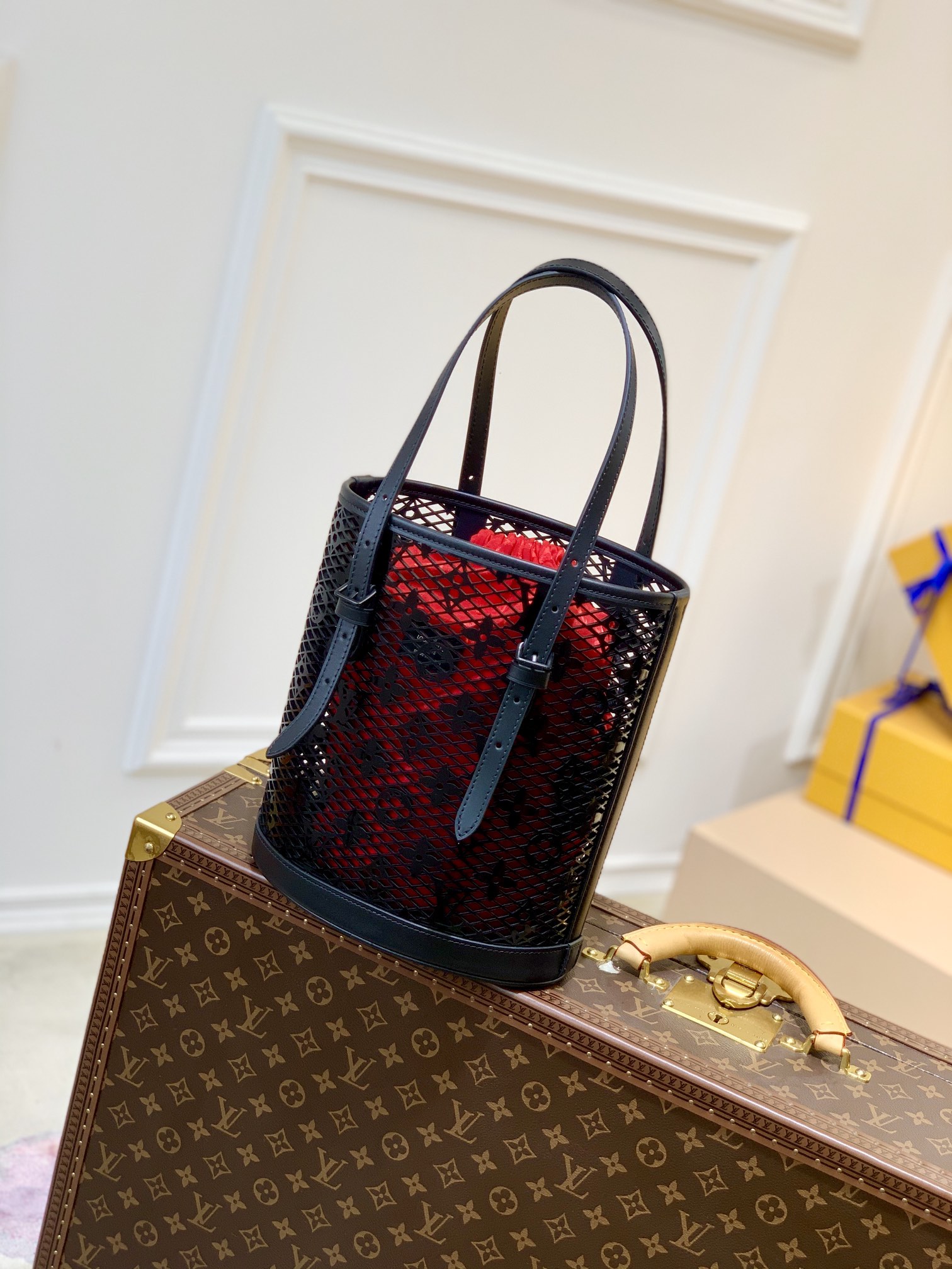 Louis_Vuitton_Bucket_-23