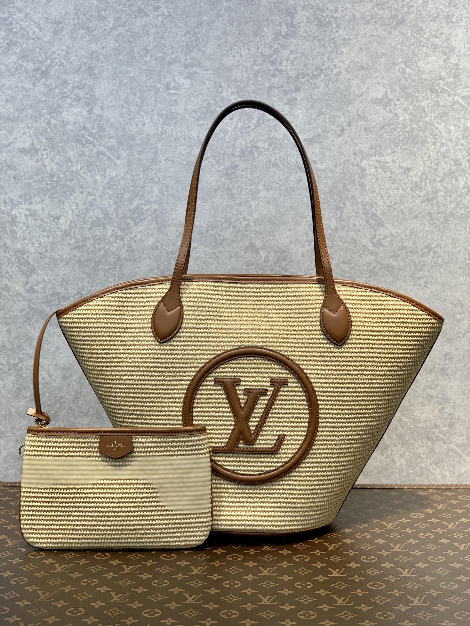 Louis_Vuitton_Tote-57_34