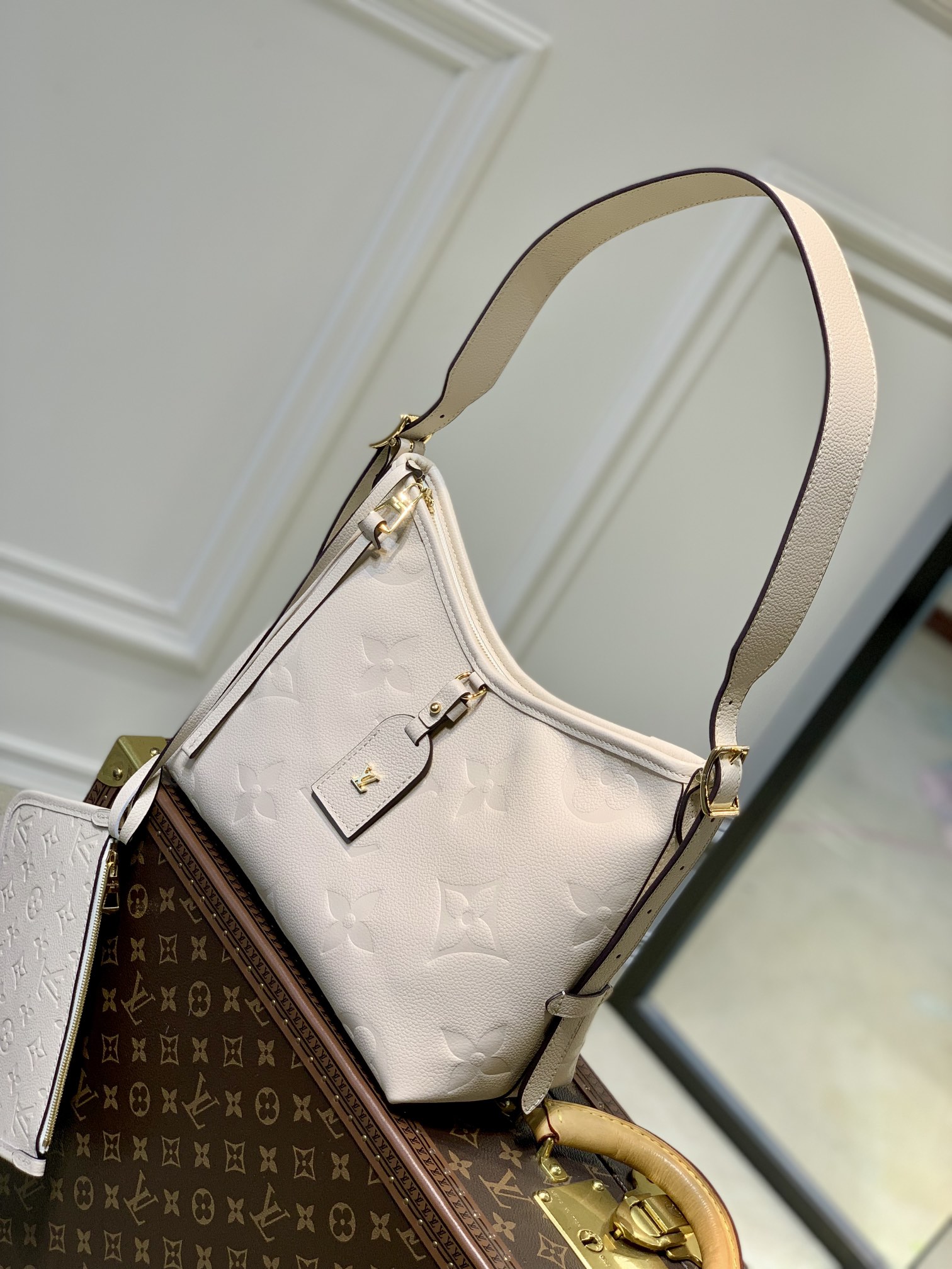 Louis_Vuitton_CarryAll_B