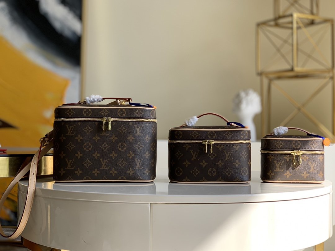 Louis_Vuitton_Cosmetic_V