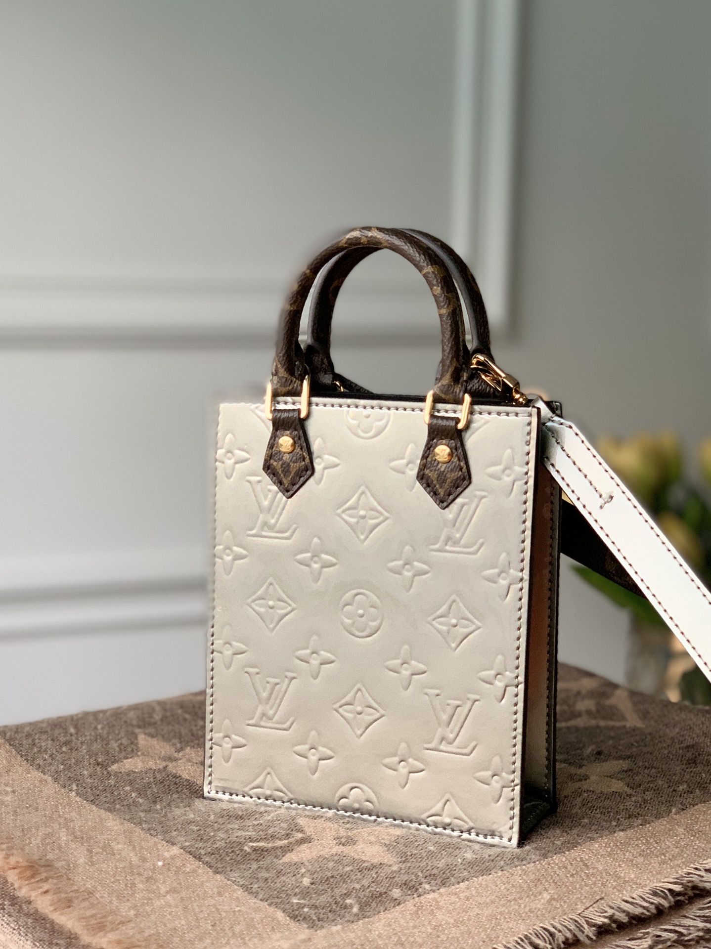 Louis_Vuitton_Petie_Sac_