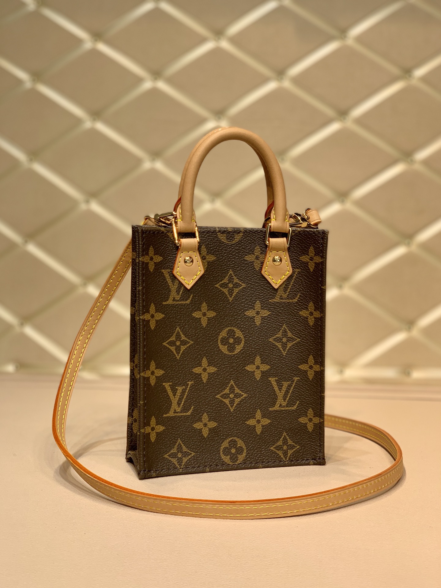 Louis_Vuitton_Petie_Sac_