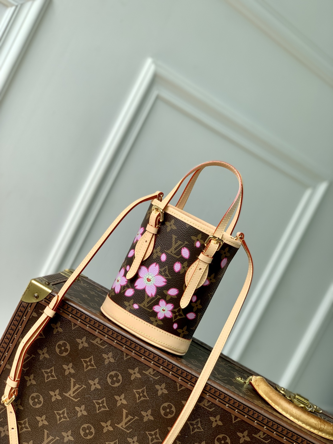 Louis_Vuitton_M81489_Nan