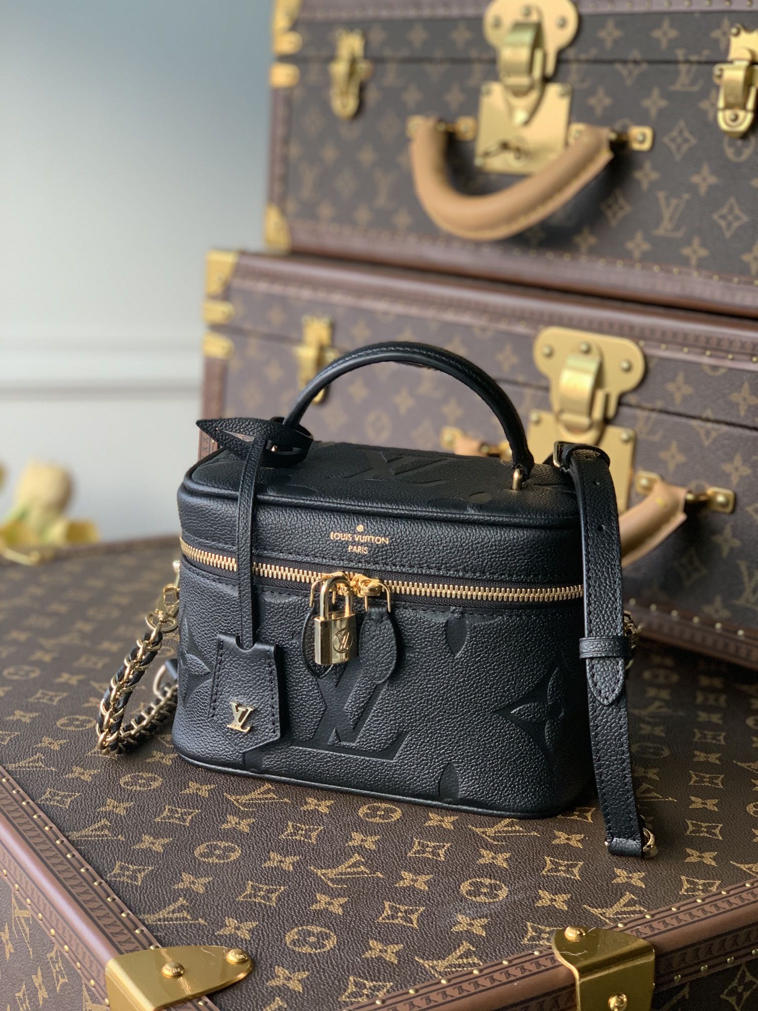 Louis_Vuitton_Vanity-14_