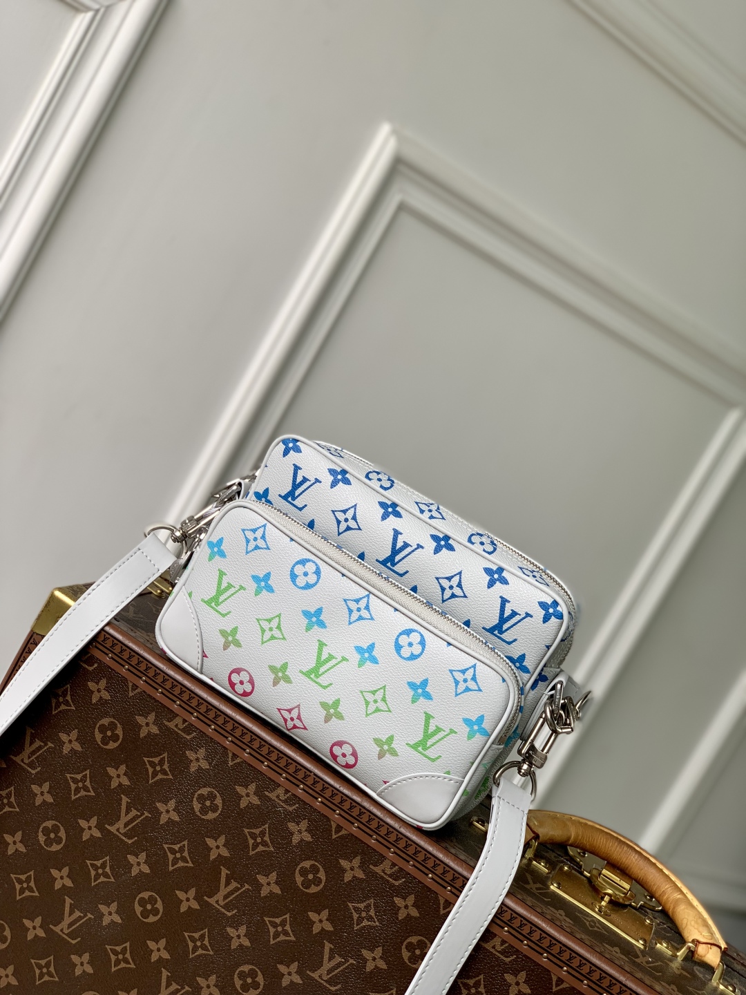Louis_Vuitton_Nil_Bag_M1