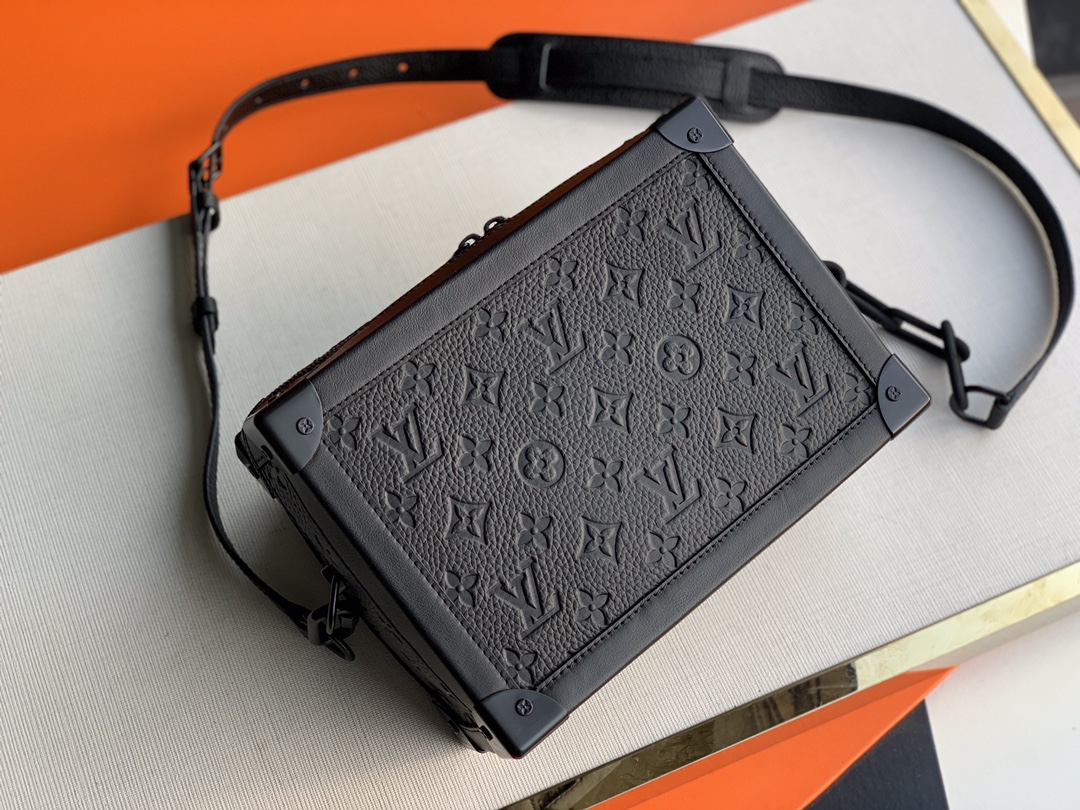 Louis_Vuitton_Soft_Trunk