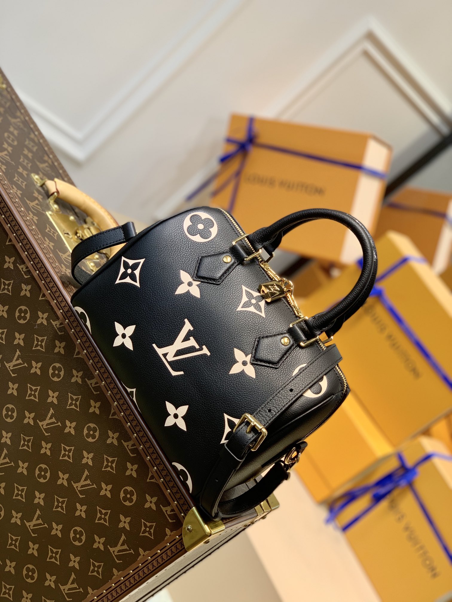 Louis_Vuitton_Wild_at_He