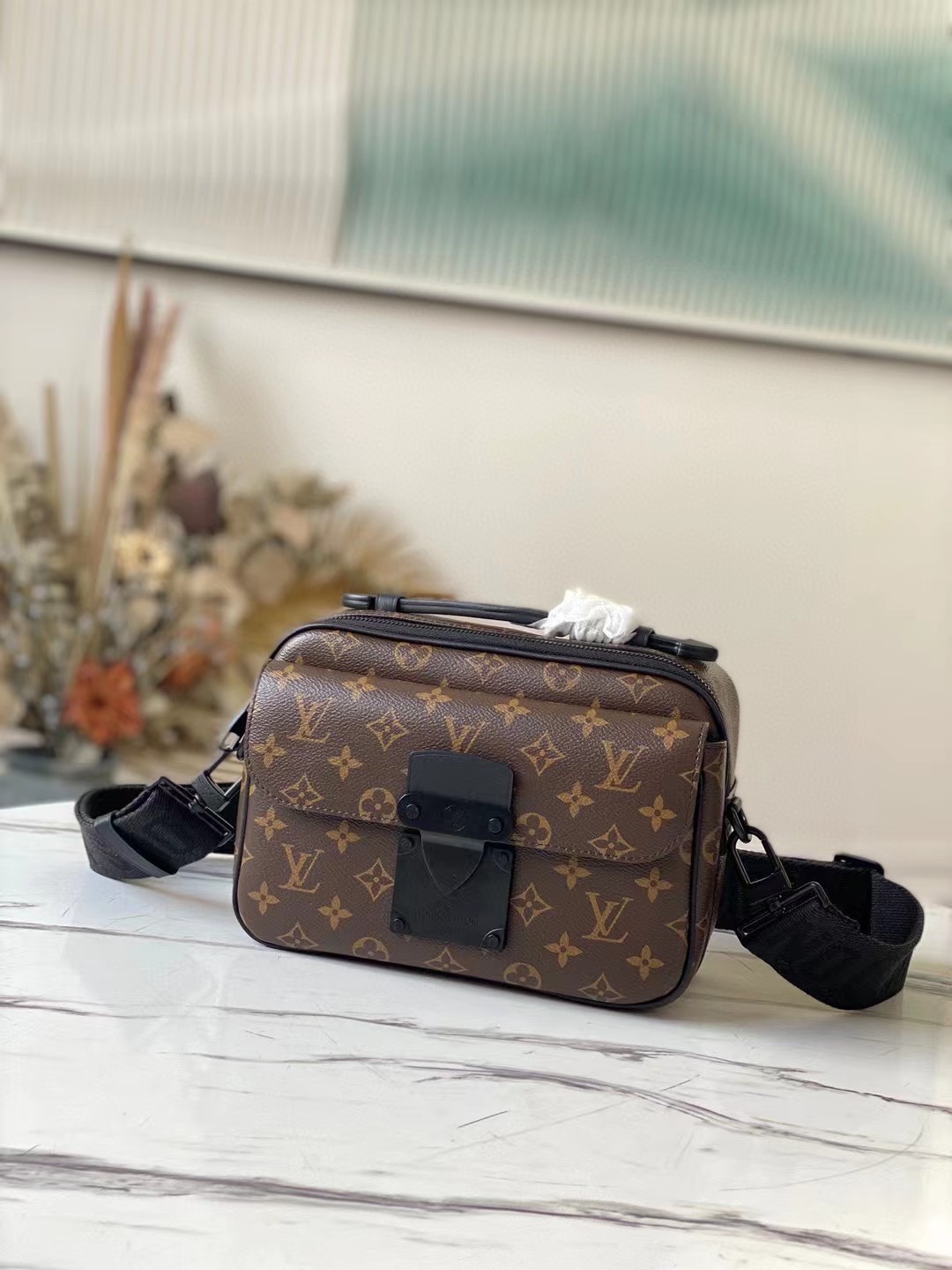 Louis_Vuitton_S_Lock_Bag