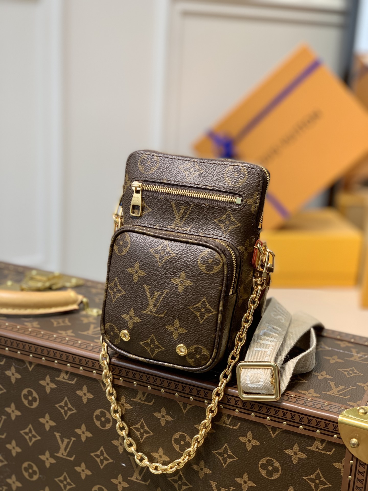 Louis_Vuitton_Utility_Ph