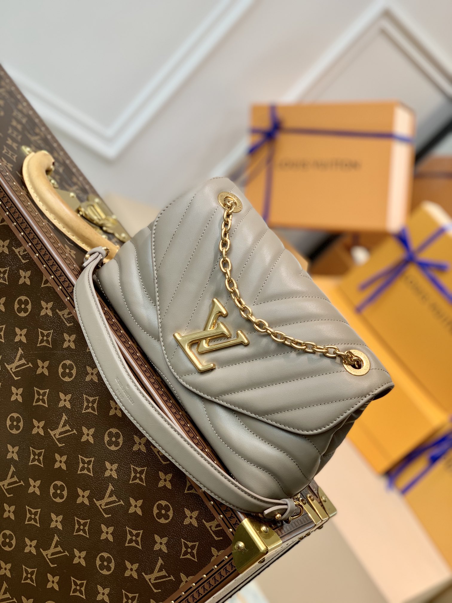 Louis_Vuitton_New_Wave_B