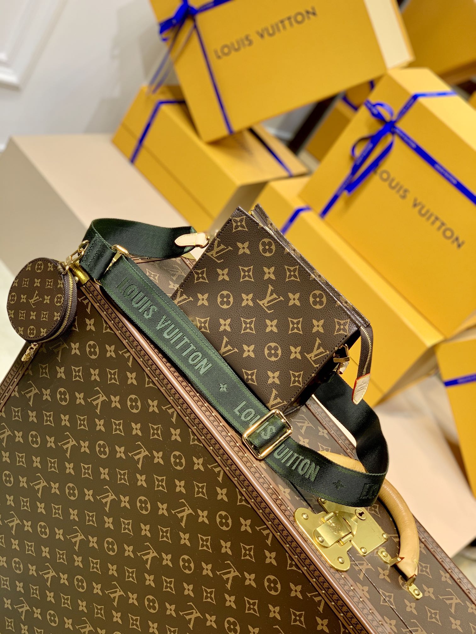 Louis_Vuitton_M47546_Toi