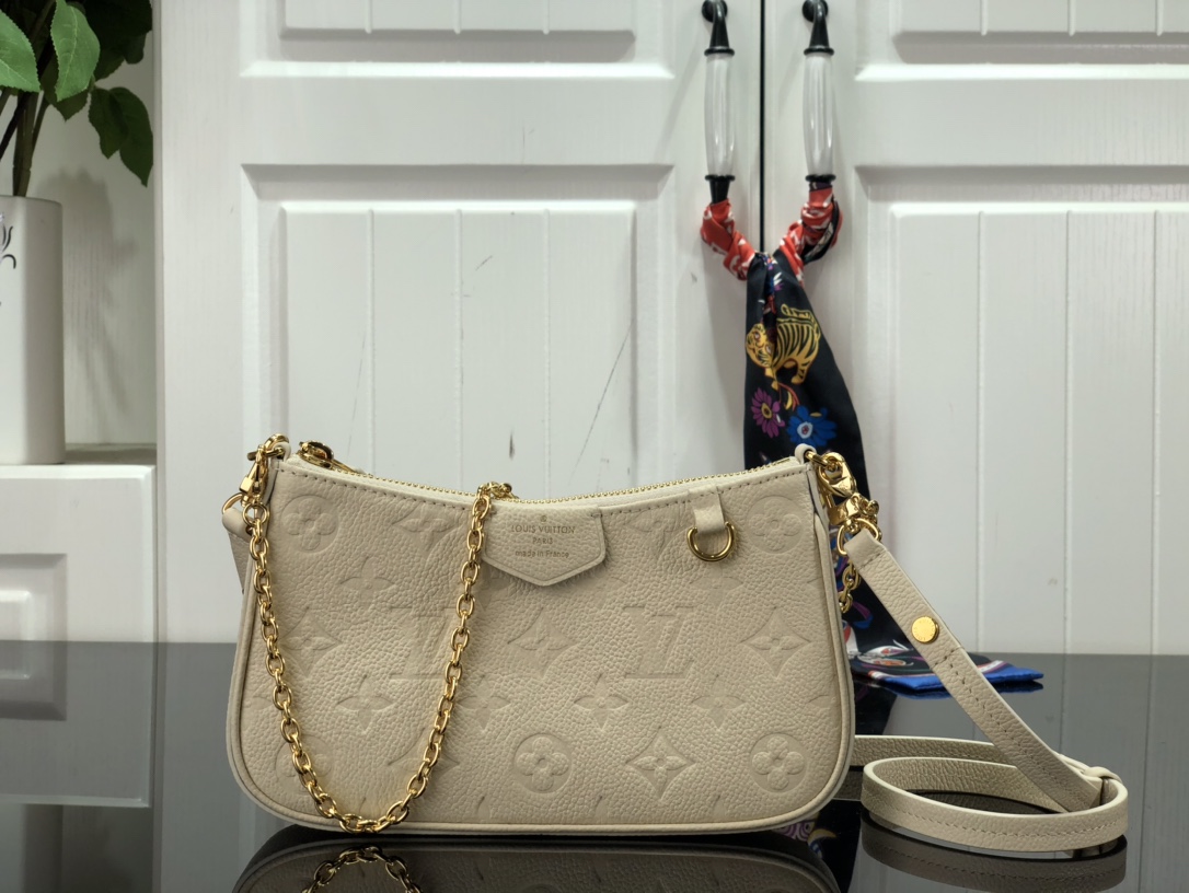 Louis_Vuitton_Easy_Pouch