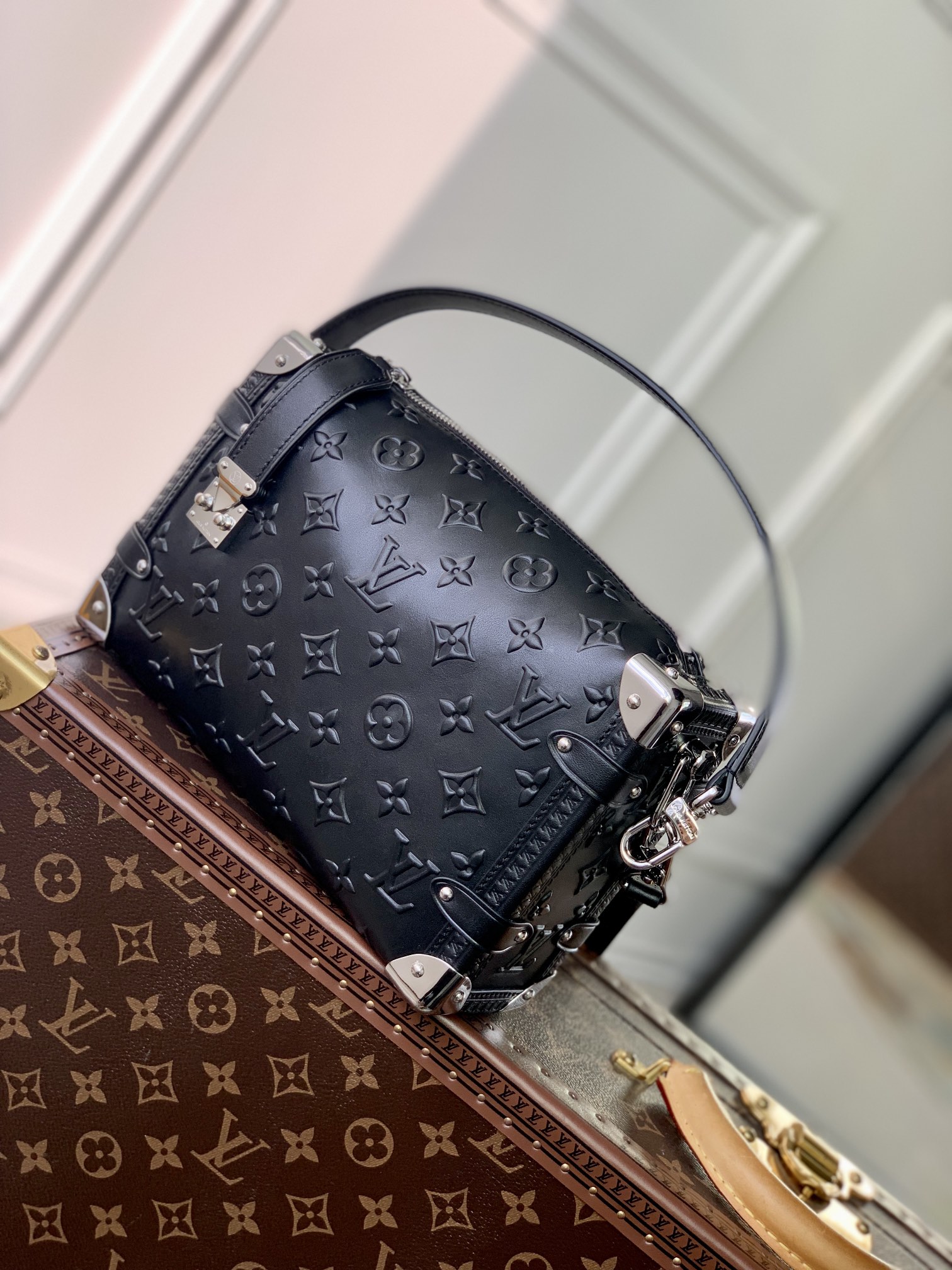 Louis_Vuitton_Side_Trunk