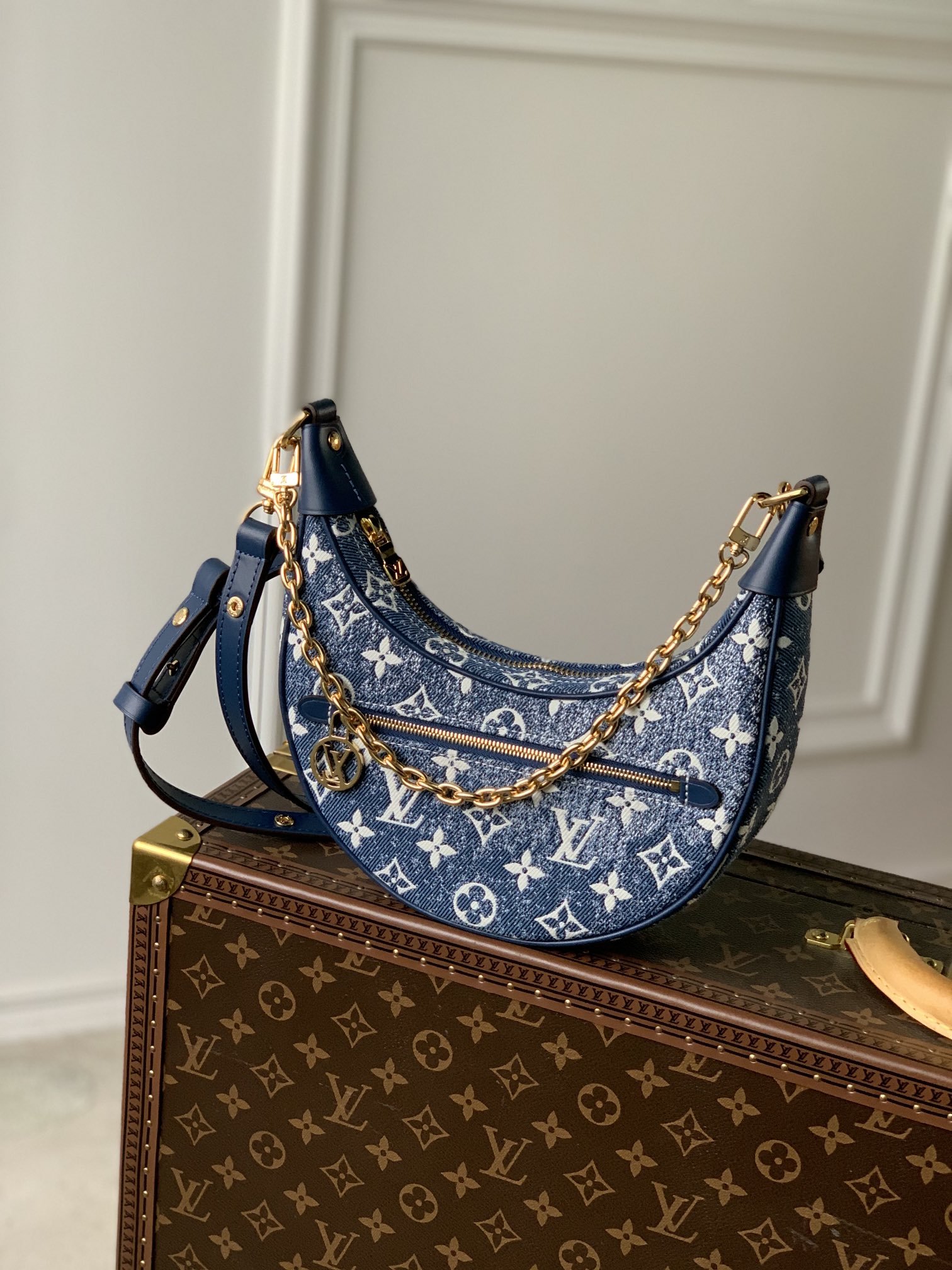 Louis_Vuitton_Loop_Handb