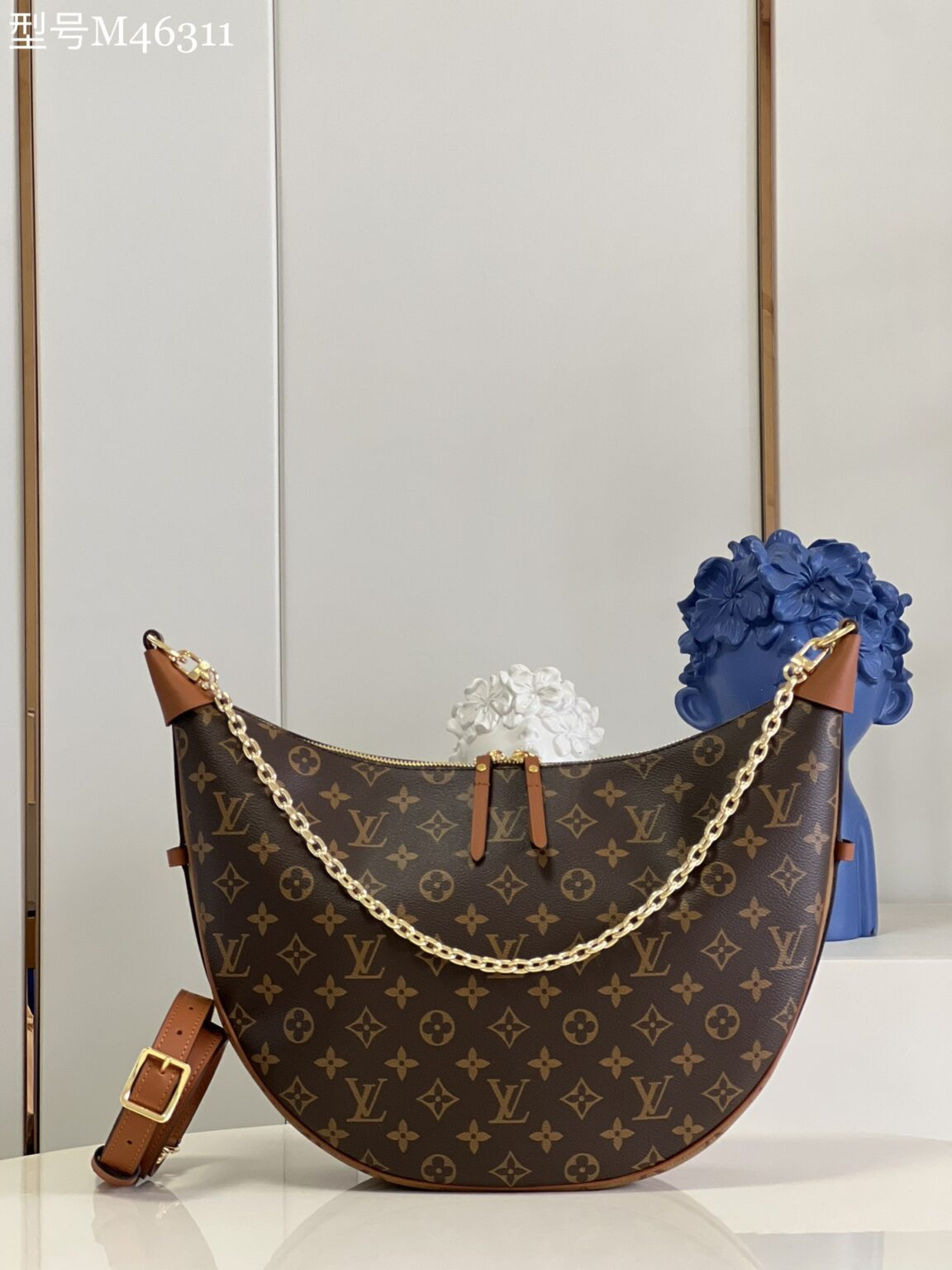 Louis_Vuitton_Loop_Handb