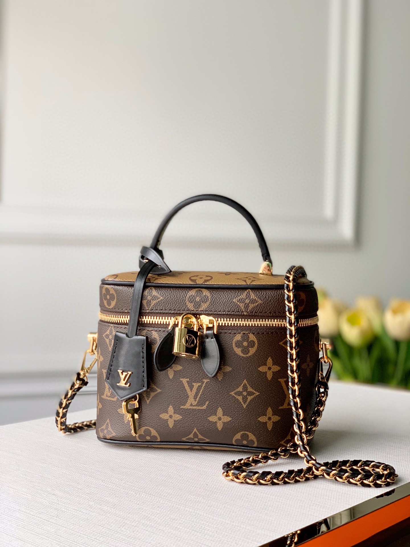 Louis_Vuitton_Vanity-14_