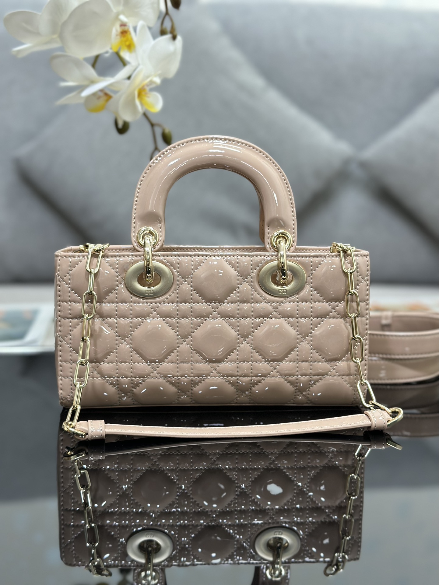 Lady_Diro_Handle_Bag-22_