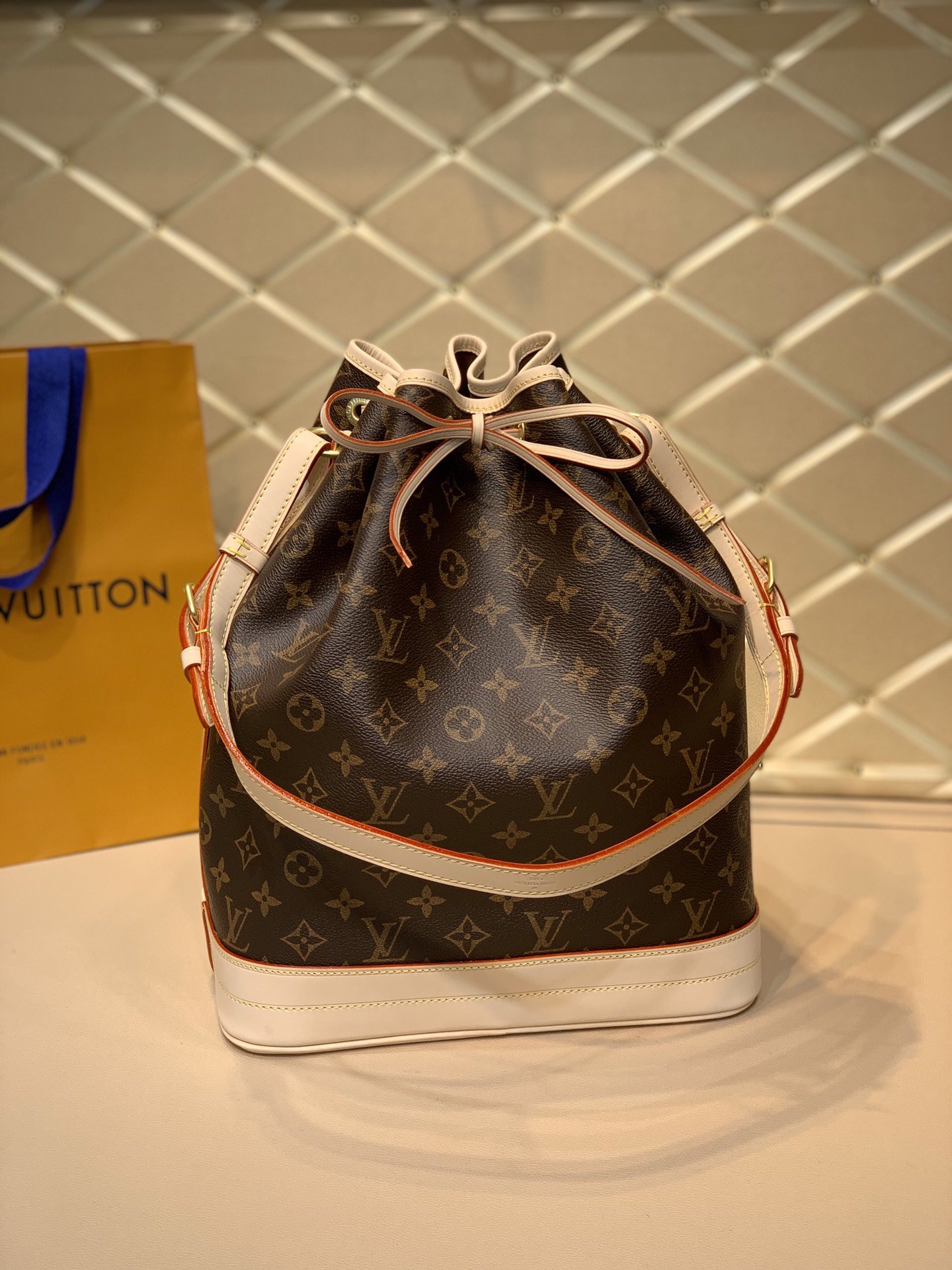 Louis_Vuitton_NOÉ_Bucke