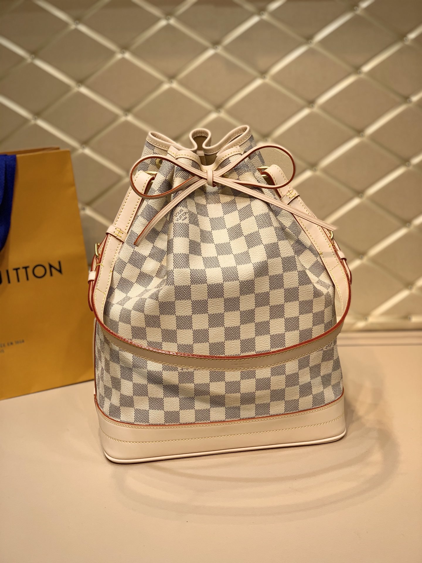 Louis_Vuitton_NOÉ_Bucke