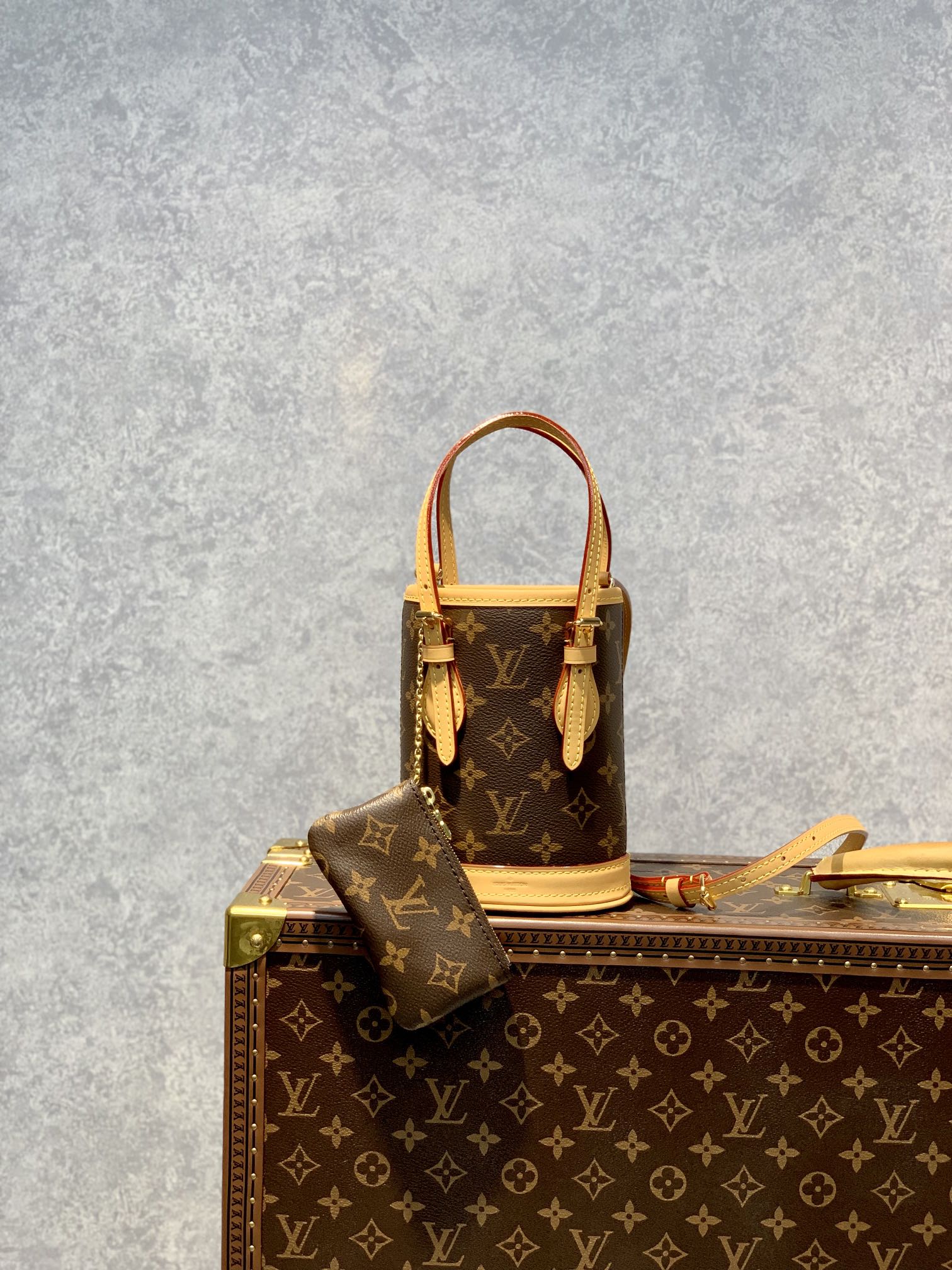 Louis_Vuitton_M81489_Nan