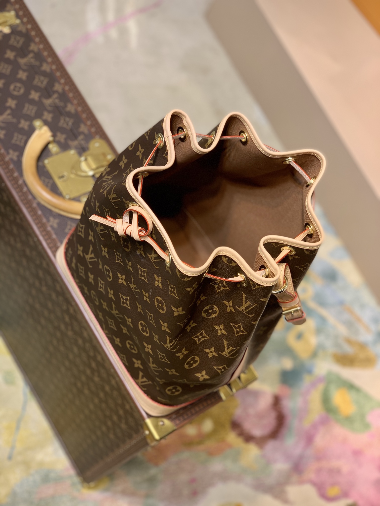 Louis_Vuitton_Néo_Bucke