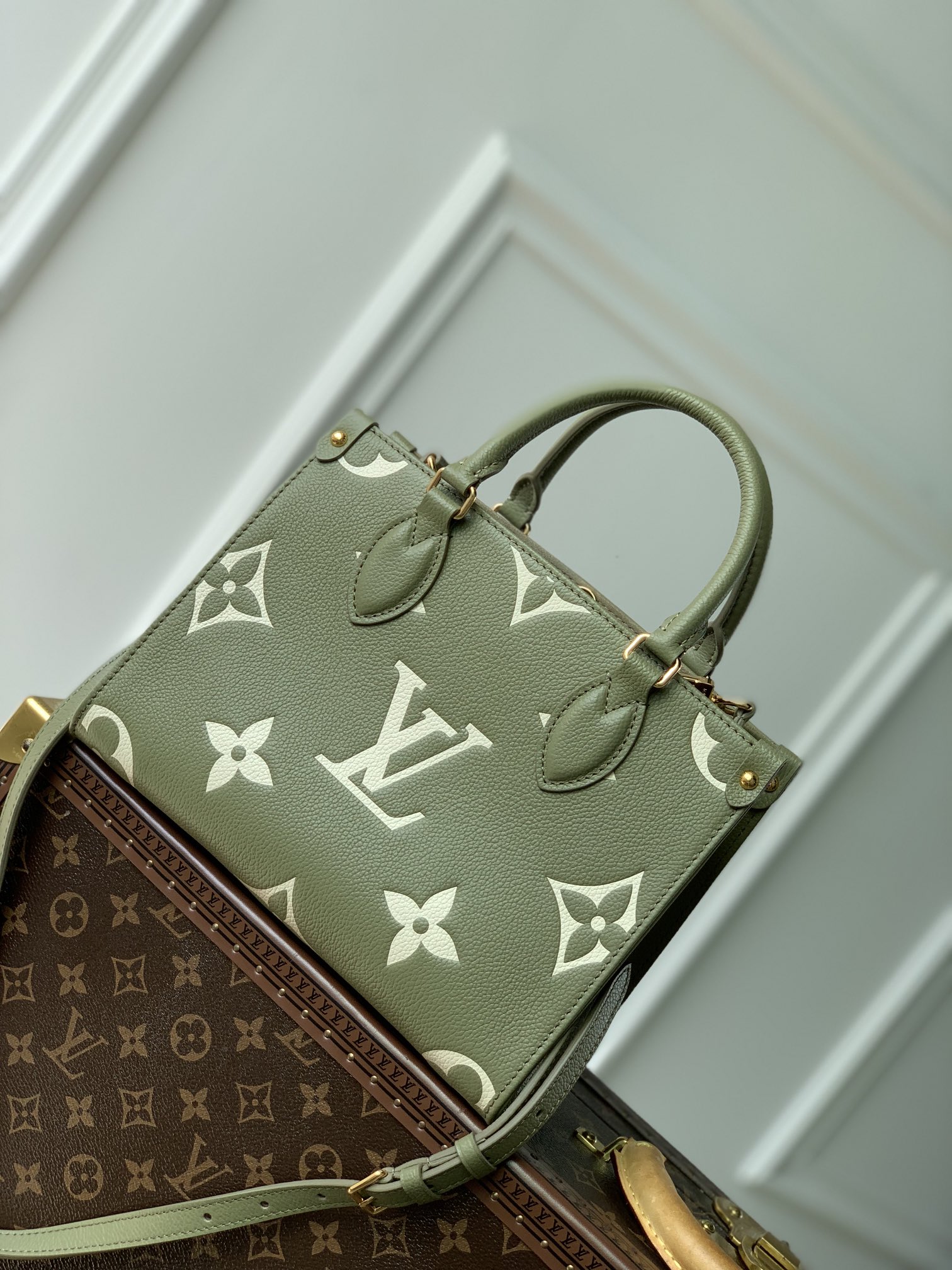 Louis_Vuitton_Onthego_Ha