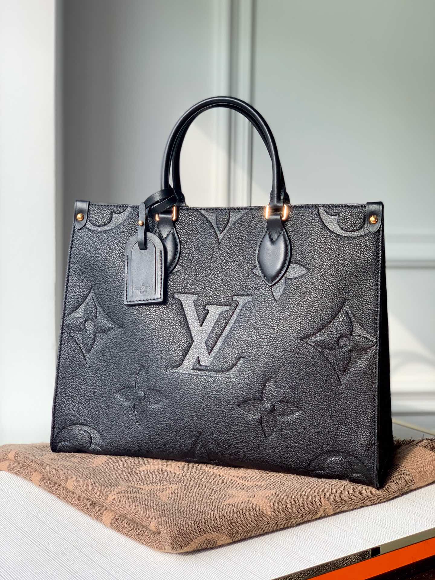Louis_Vuitton_Onthego_Ha
