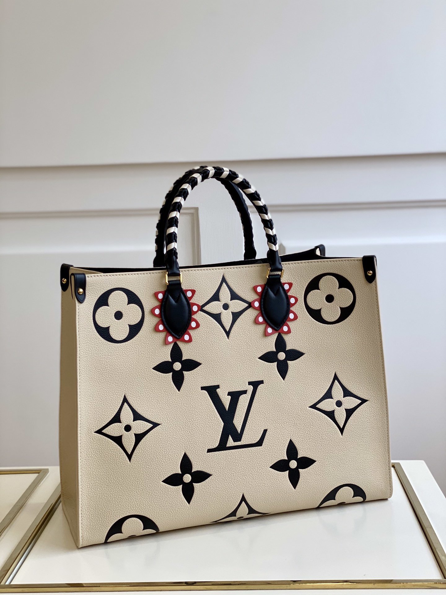 Louis_Vuitton_Onthego_Ha