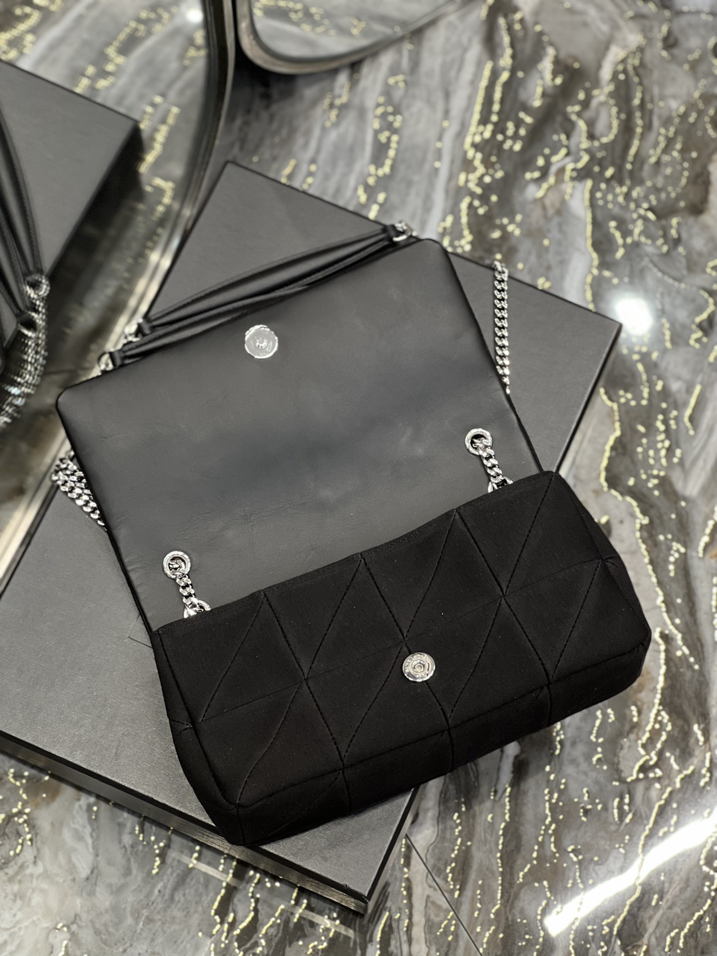 YSL_Jamie_Bag-25x15x7.5C