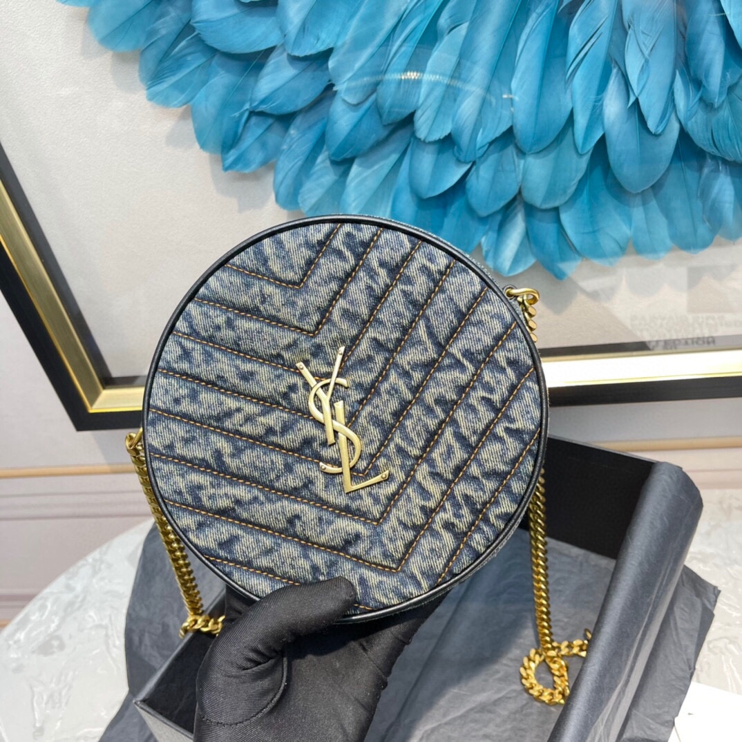 YSL_Vinyle_Round_Bag-17_