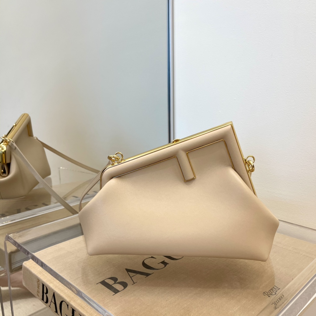 Fendi_First_Bag-26_18_9.