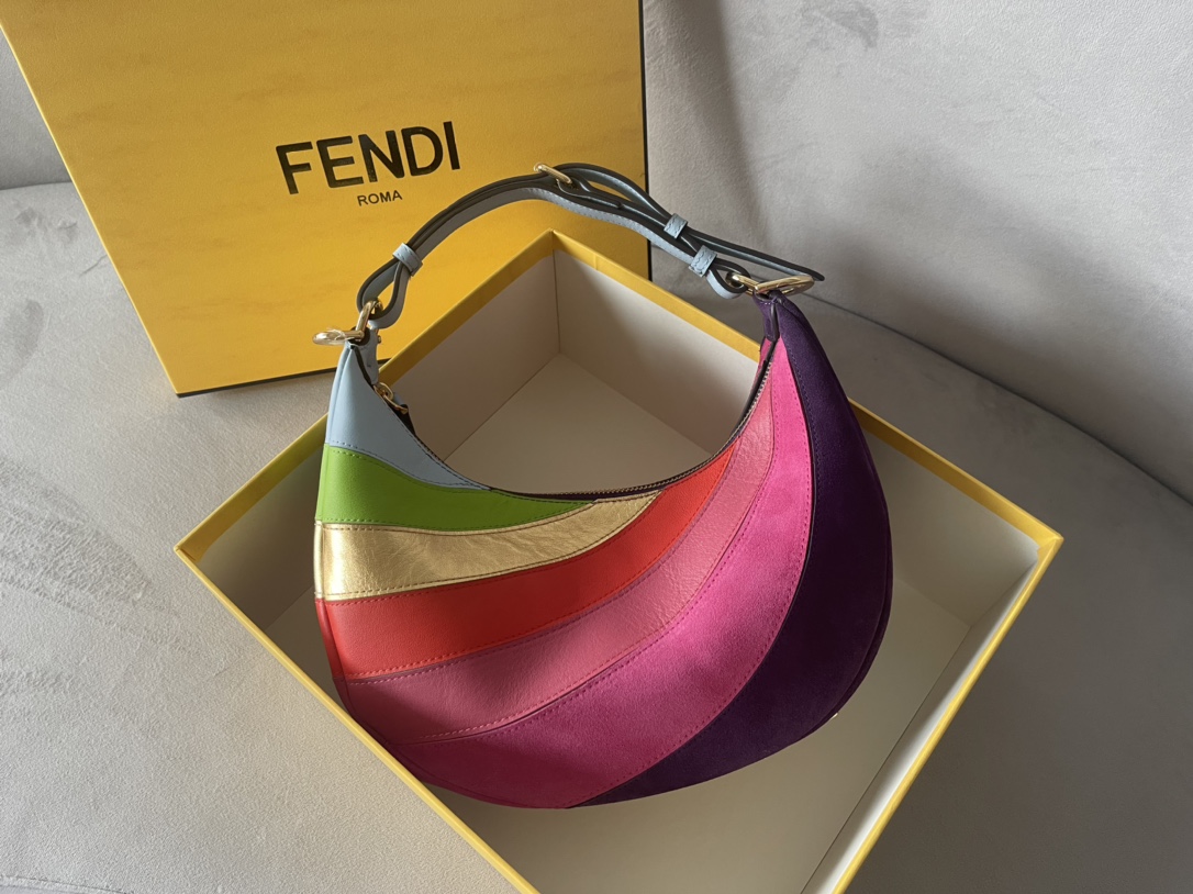 Fendi_Praphy-29×24.5x10C
