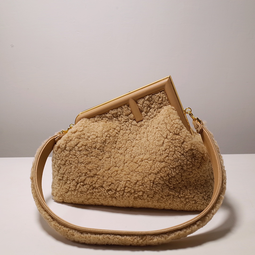 Fendi_First_Bag-32.5_15_