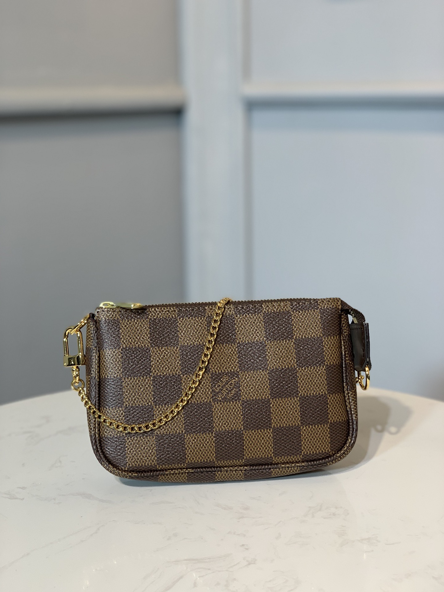 Louis_Vuitton_Pochette_A