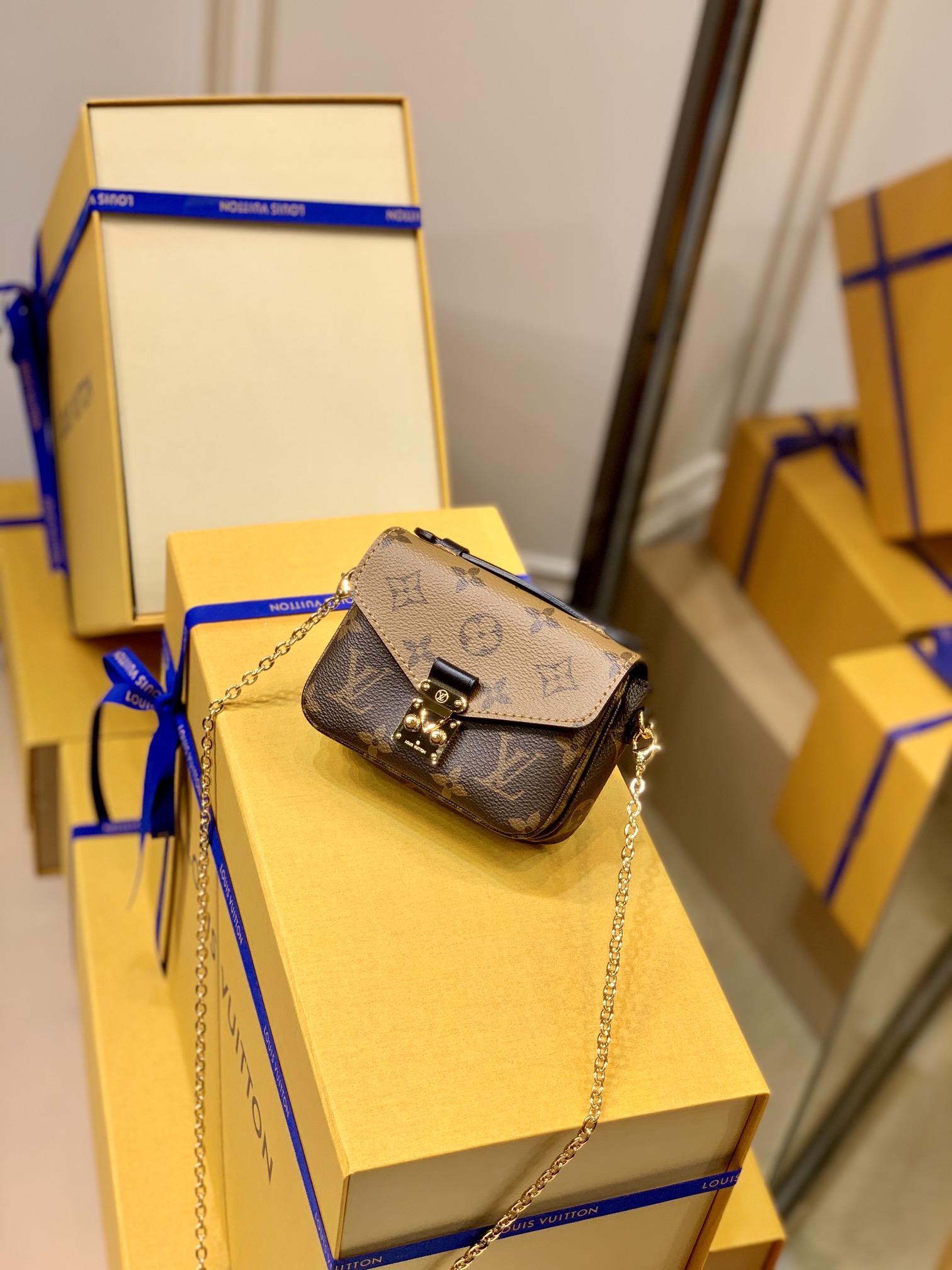 Louis_Vuitton_Micro_Meti