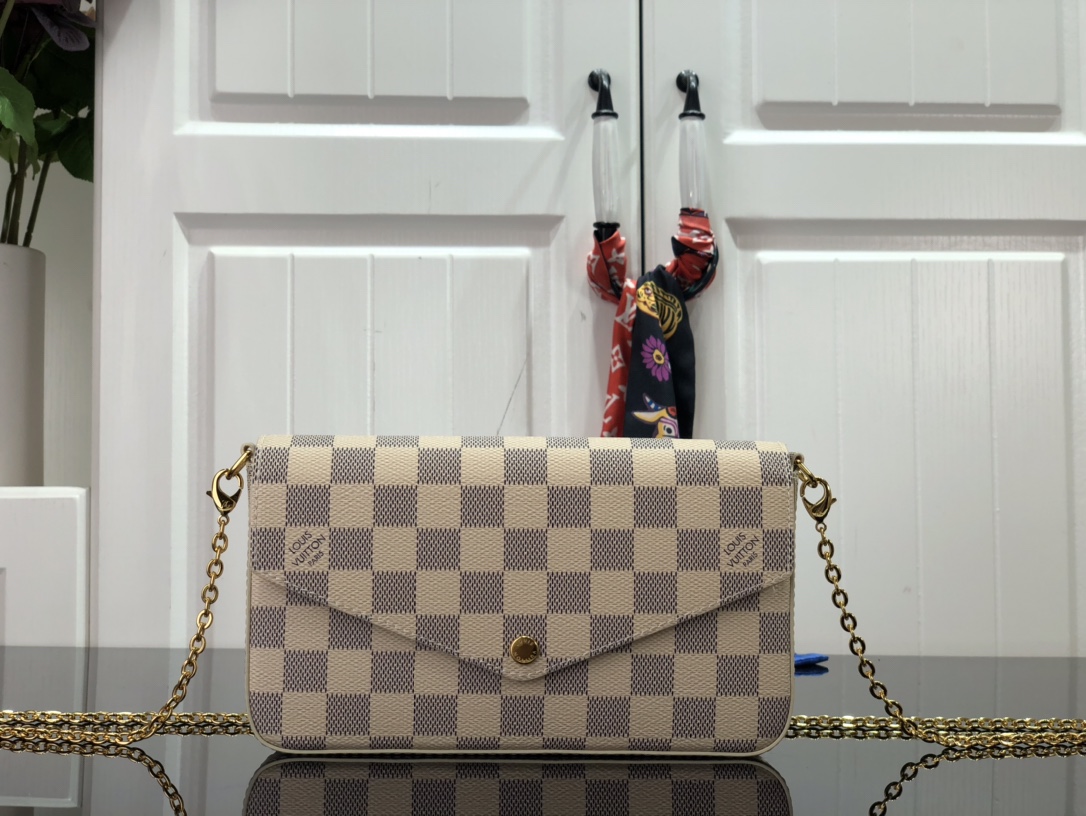 Louis_Vuitton_Pochette_F