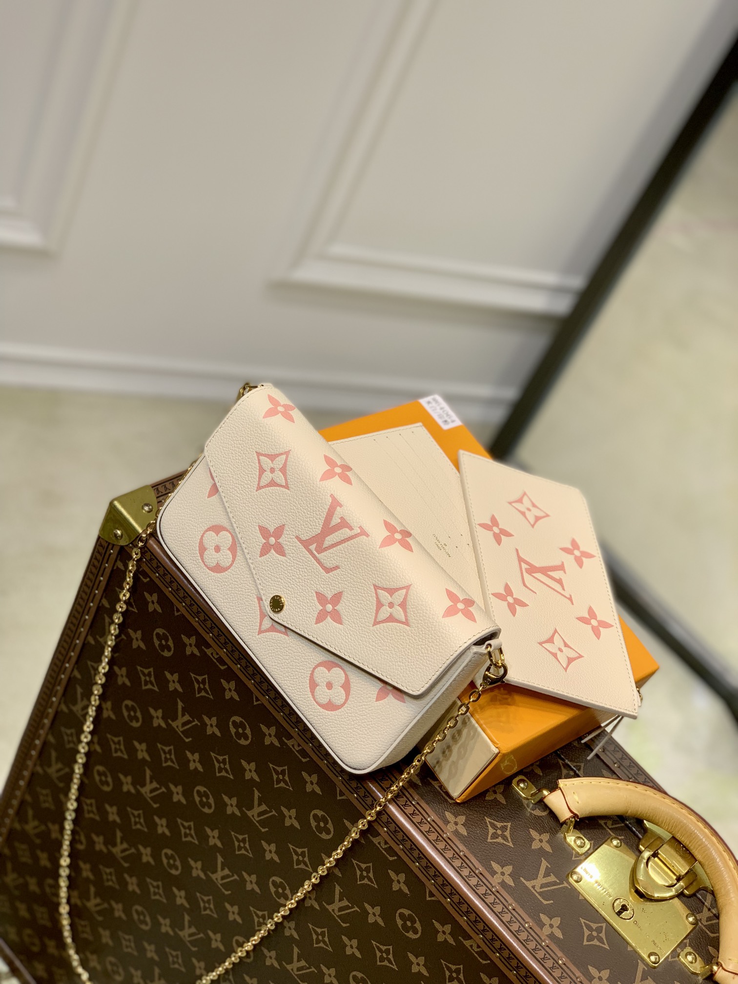 Louis_Vuitton_Pochette_F