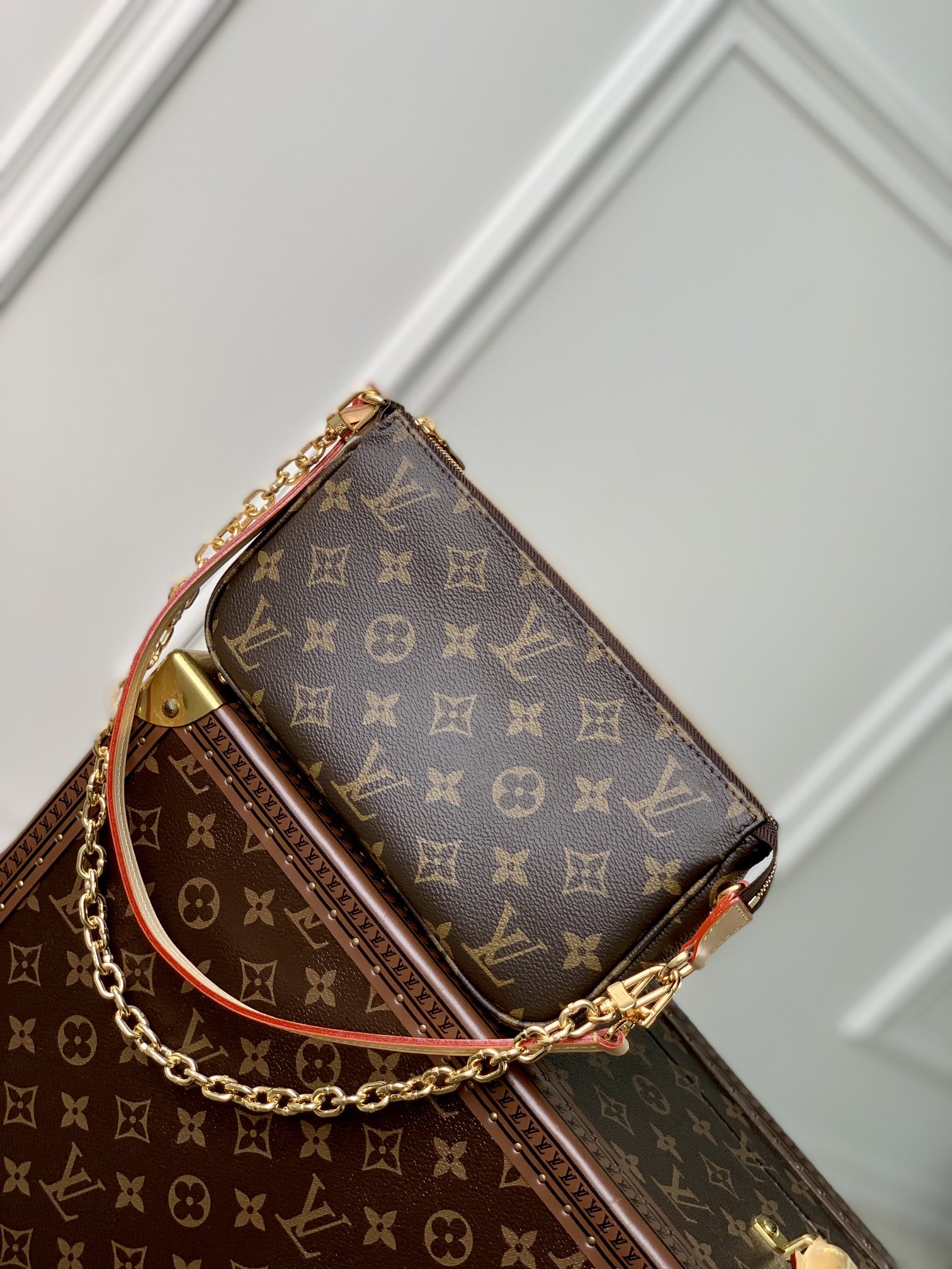 Louis_Vuitton_Pochette_A