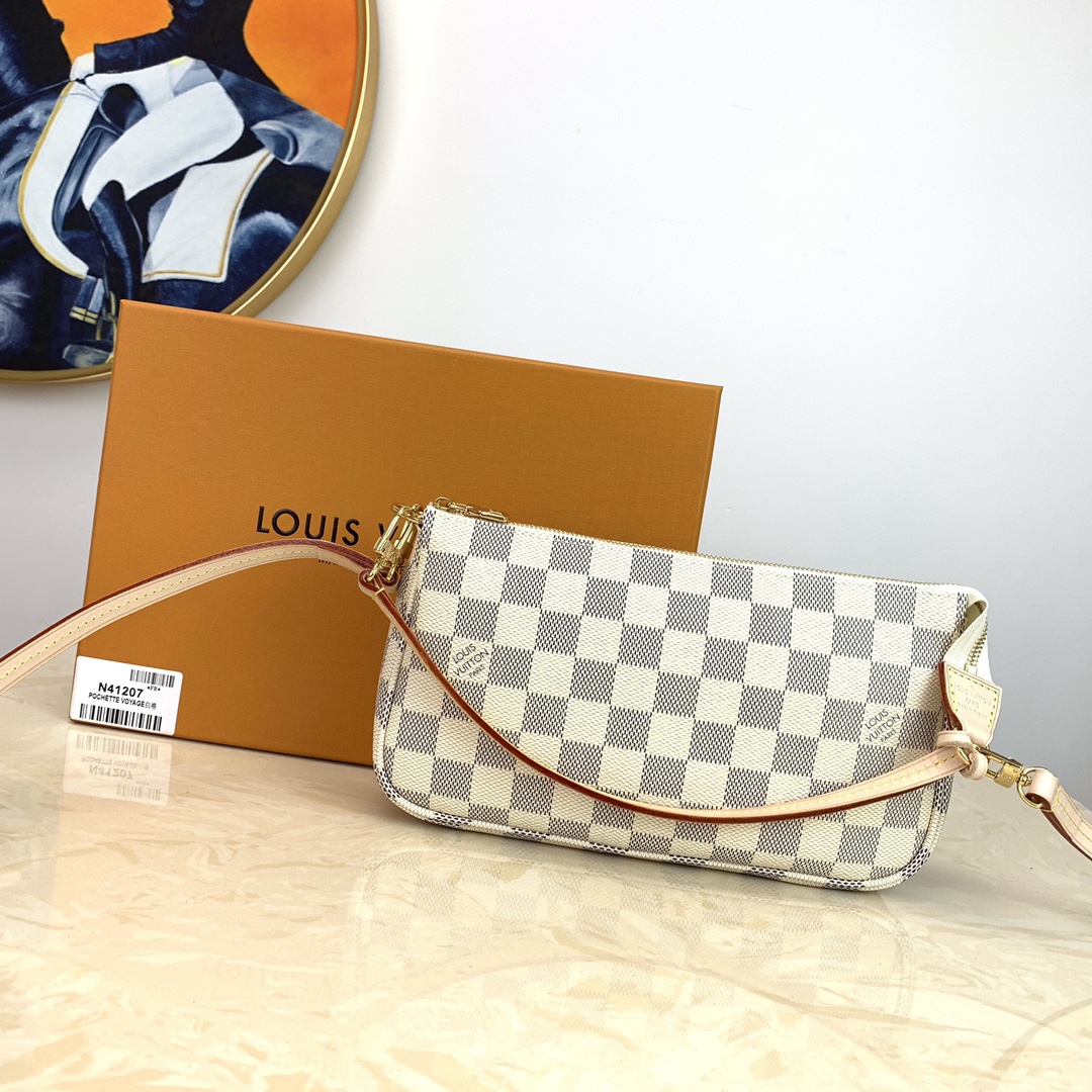 Louis_Vuitton_Pochette_A