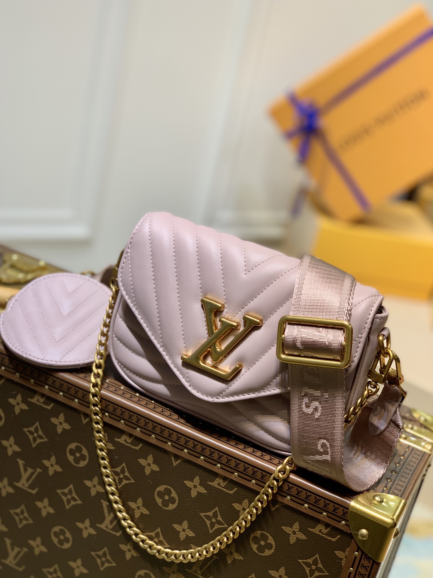 Louis_Vuitton_New_Wave_M