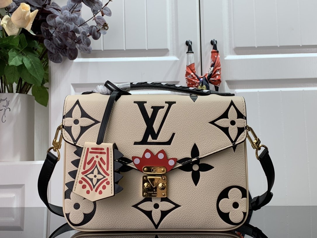 Louis_Vuitton_Pochette_M