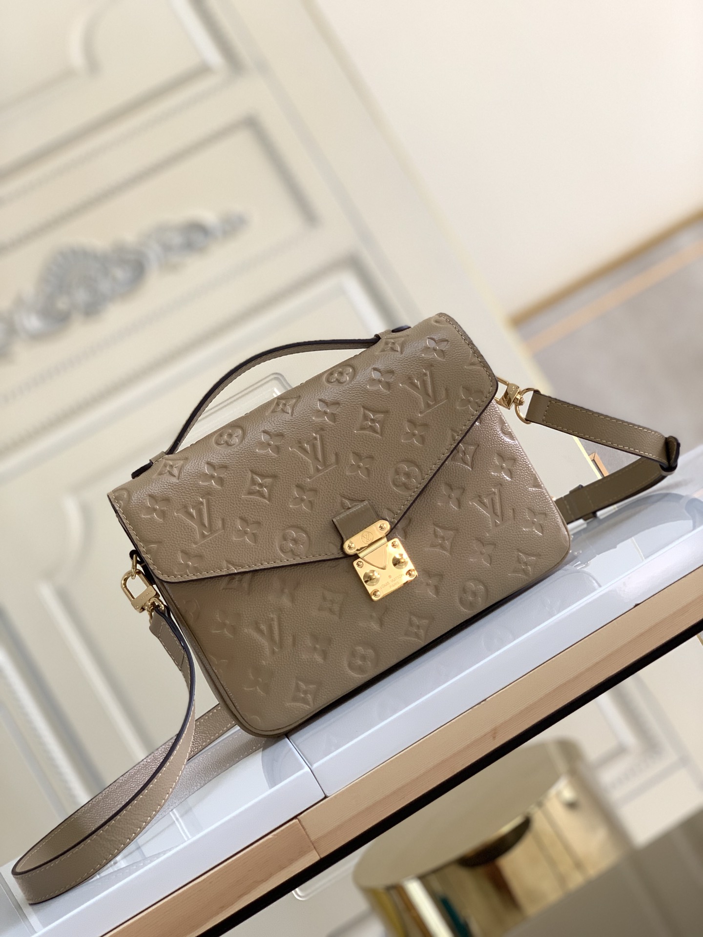 Louis_Vuitton_Pochette_M